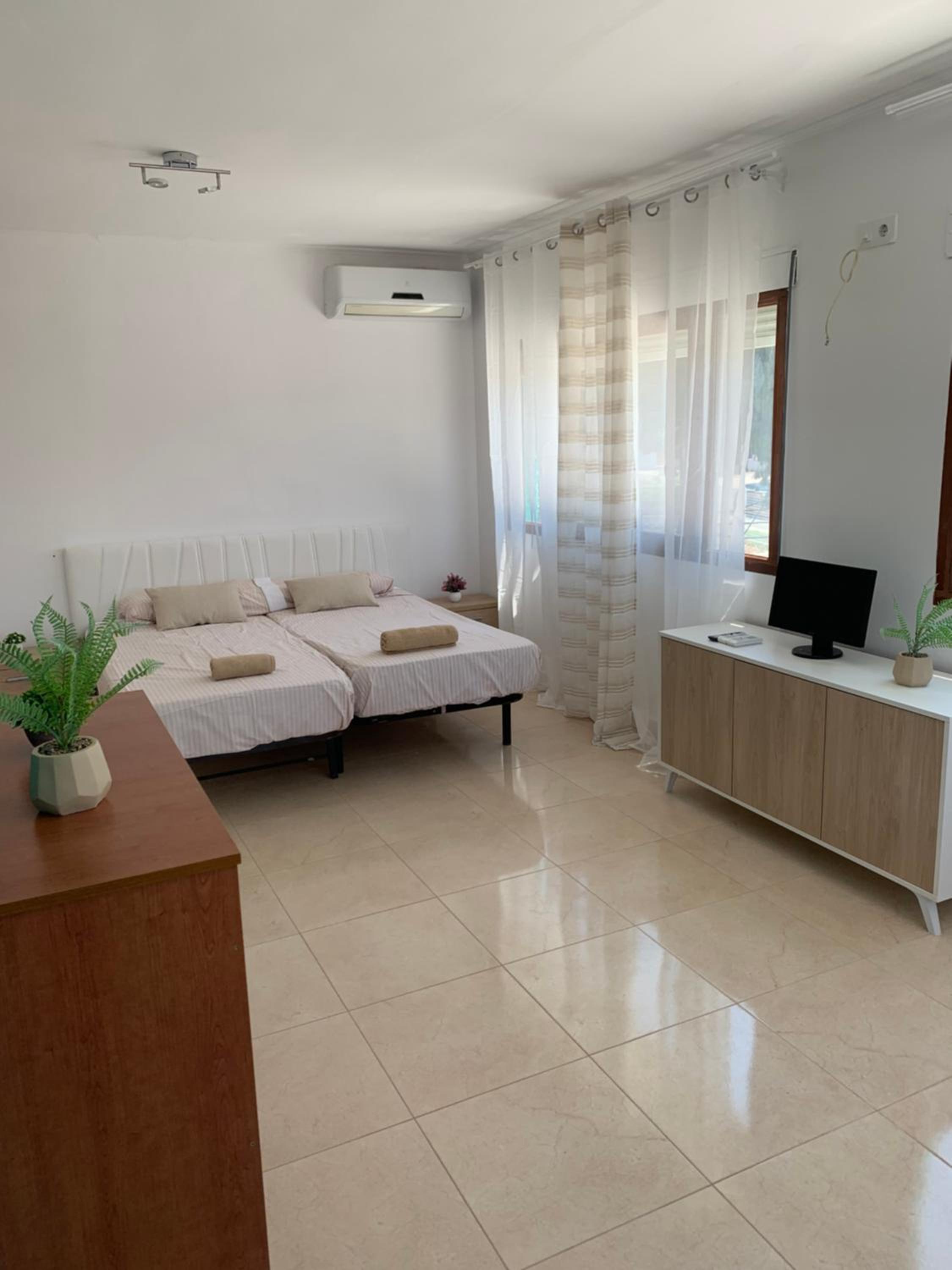 Habitación Familiar con Vista al Jardín