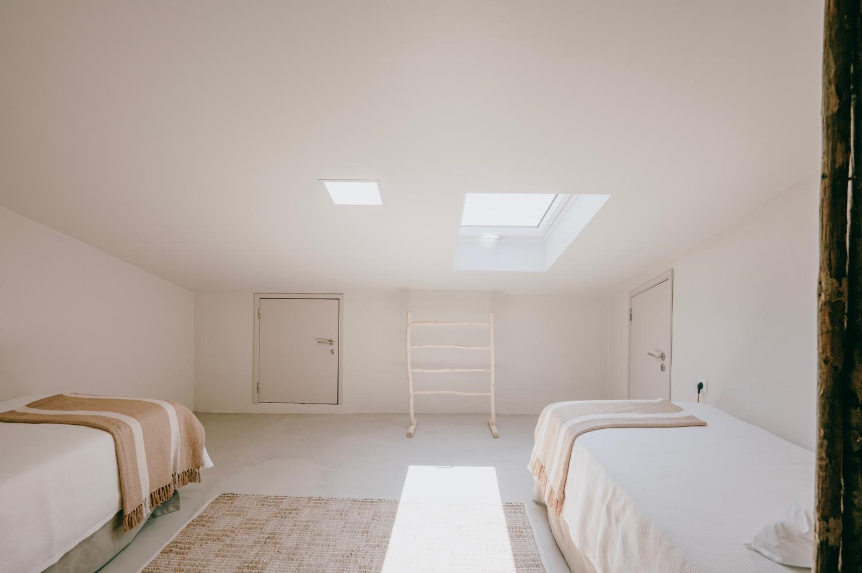 Mansard Room - Photo 6