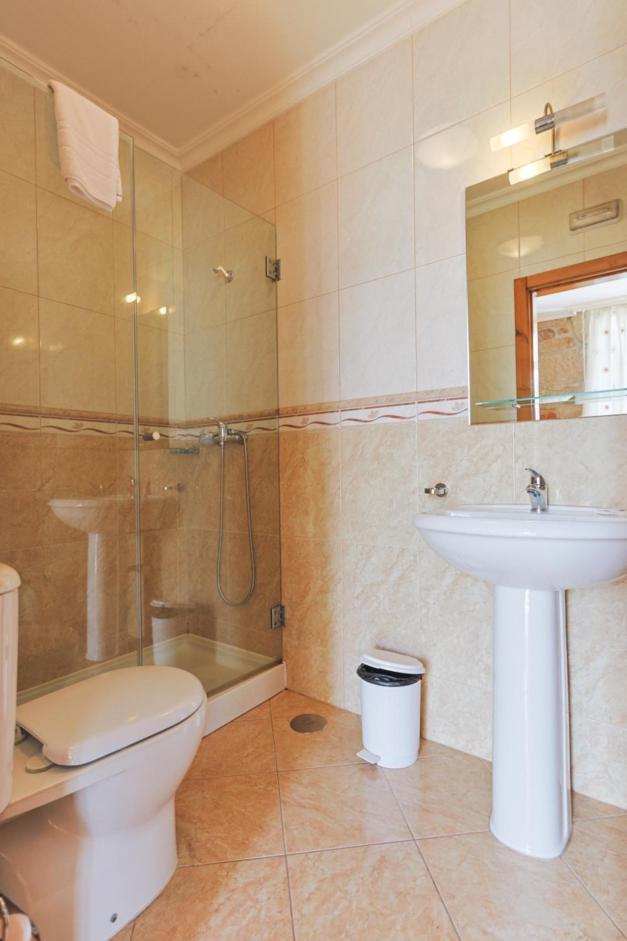 Triple Room - Photo 6