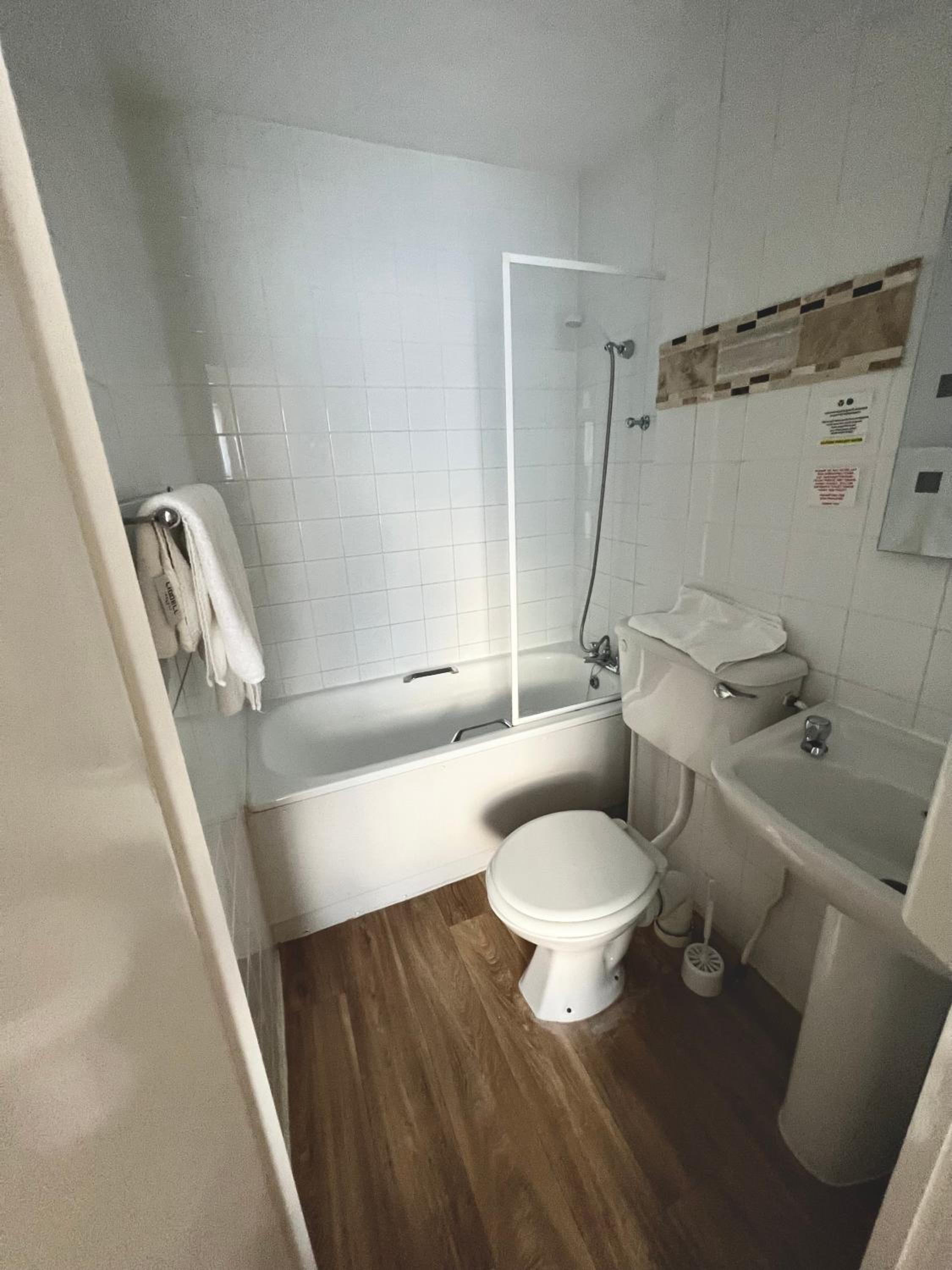 Double Room - Photo 6