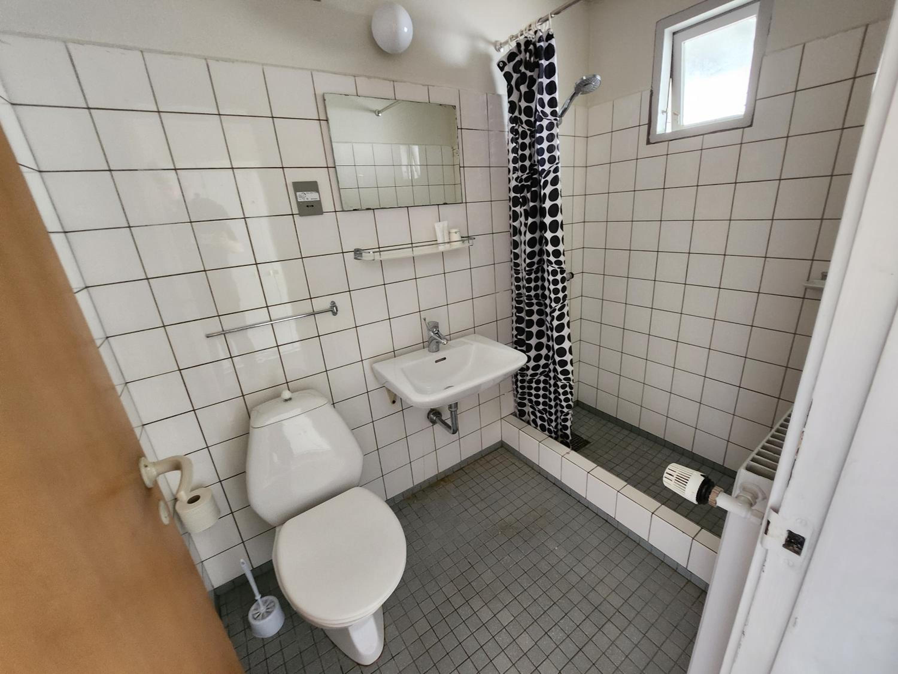 Standard Queen Room - Photo 4