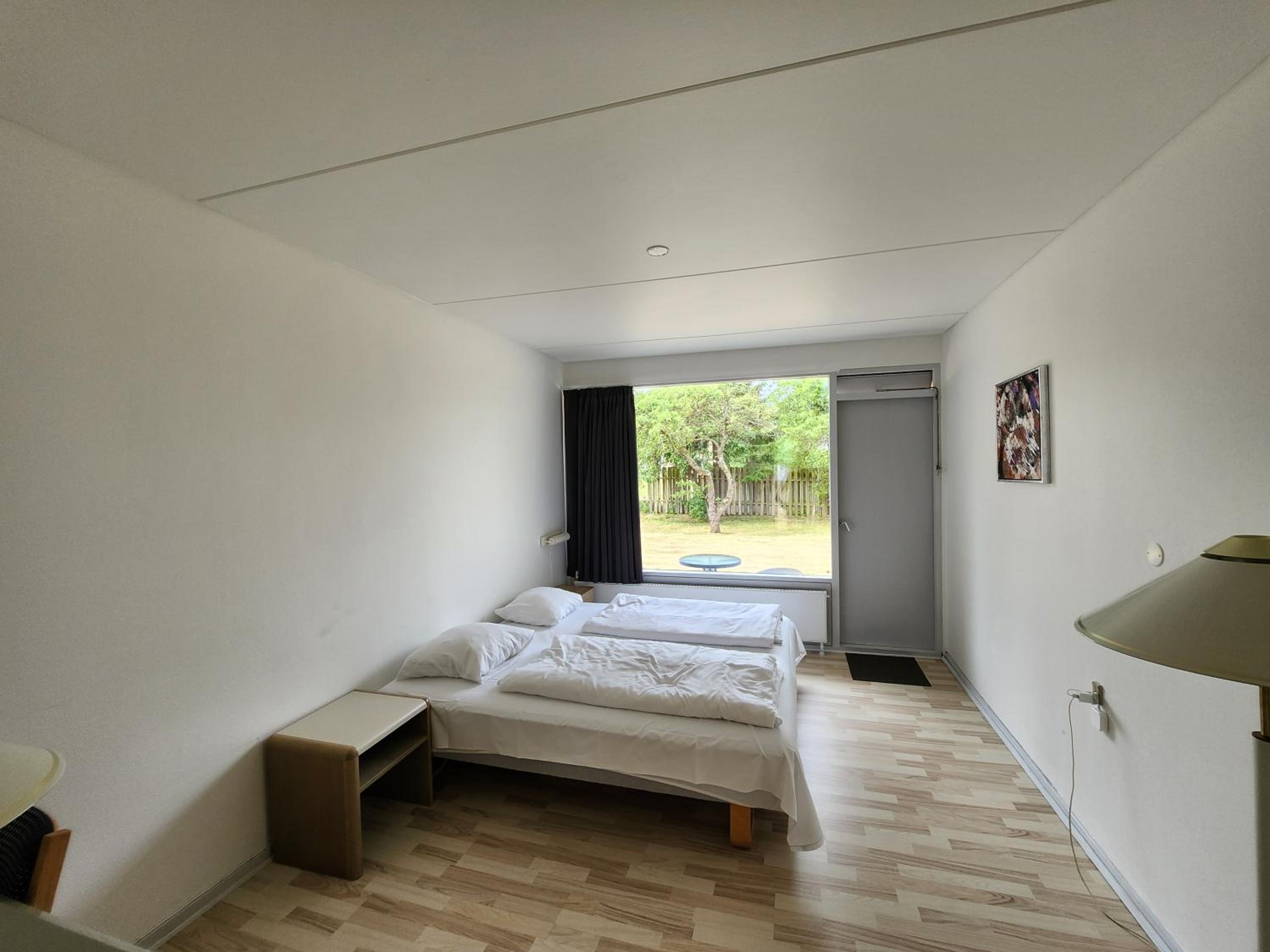 Standard Queen Room - Photo 8