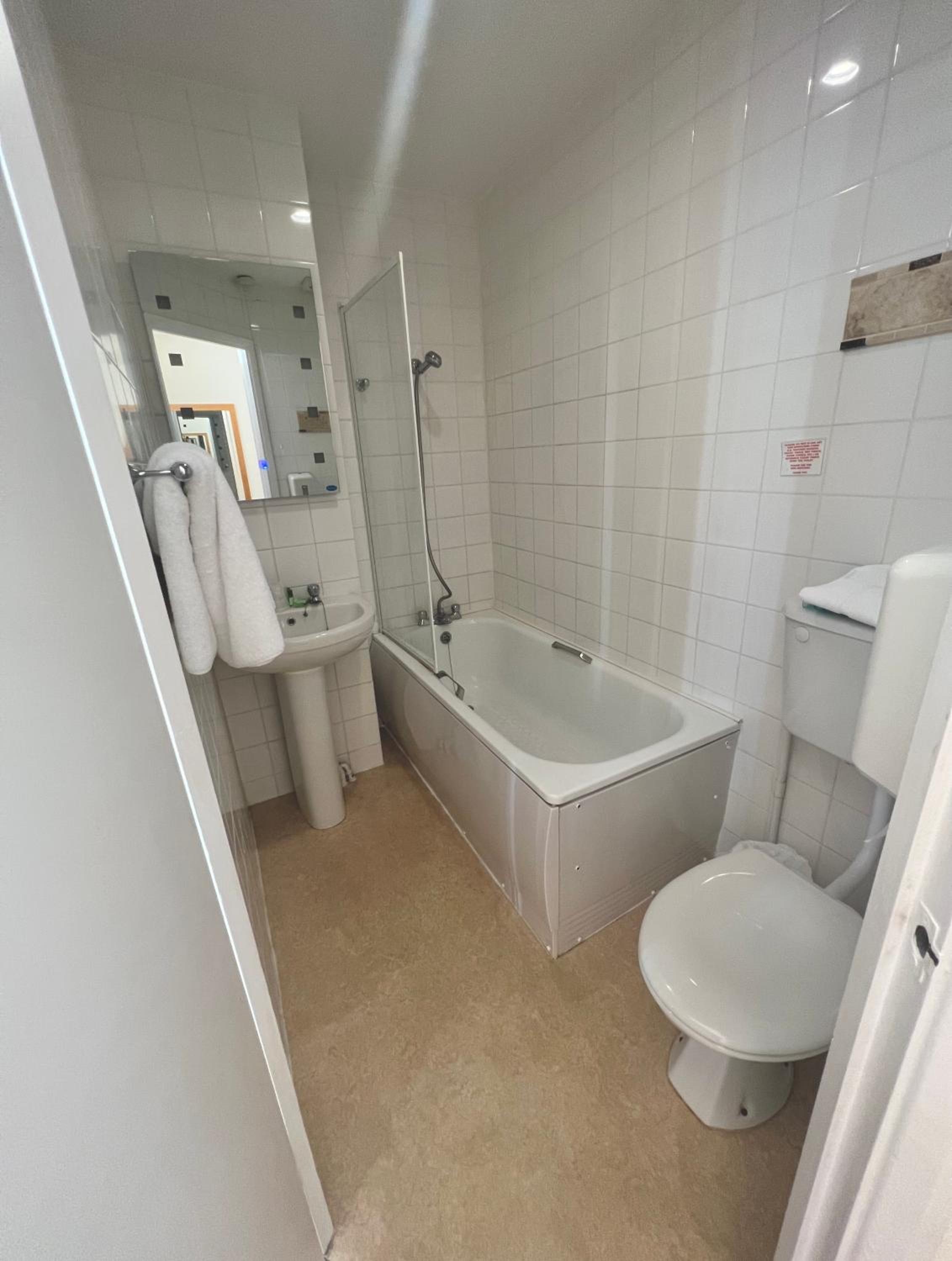 Double or Twin Room with Sea View - Photo 4