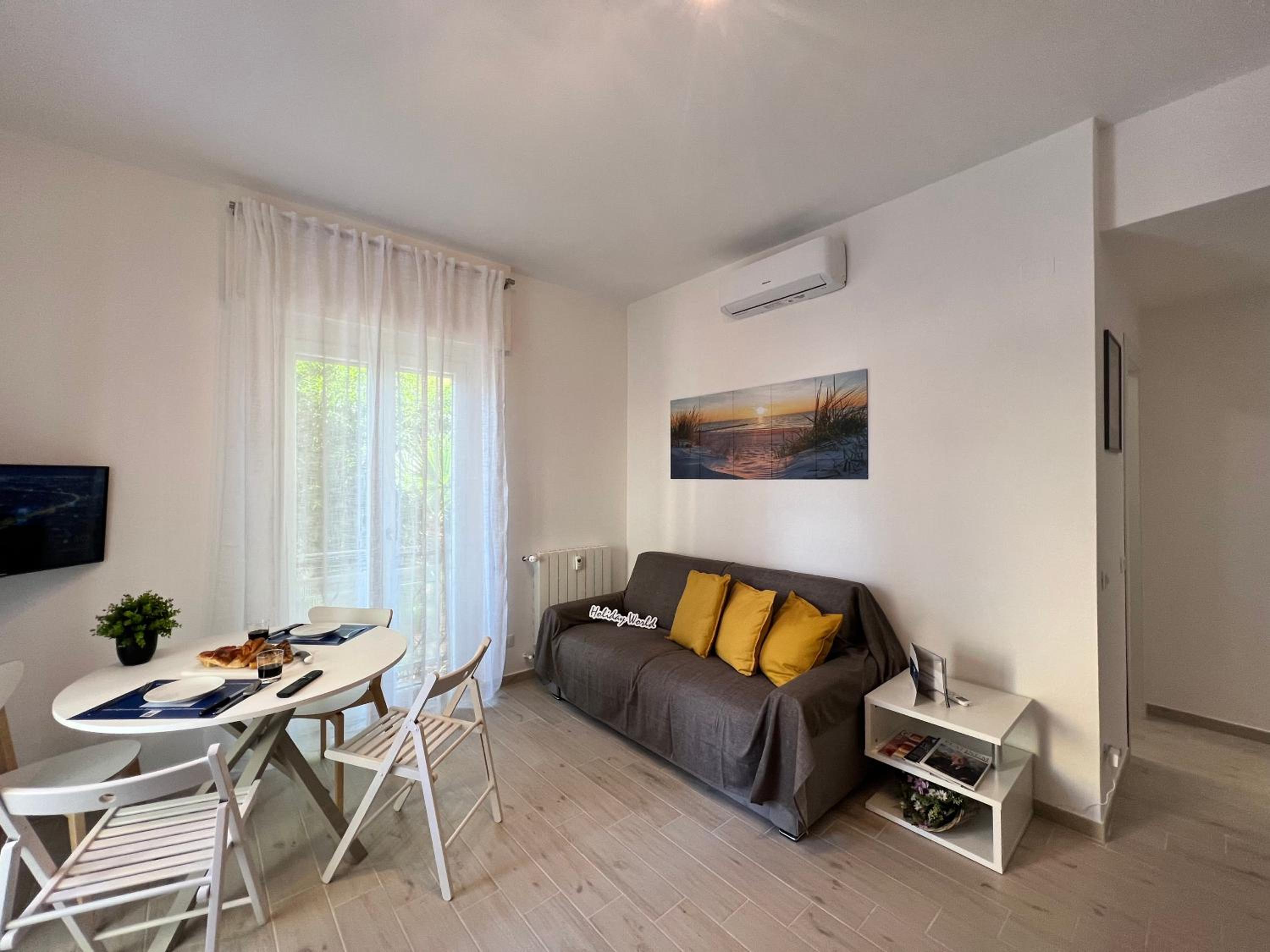 One-Bedroom Apartment photo 1