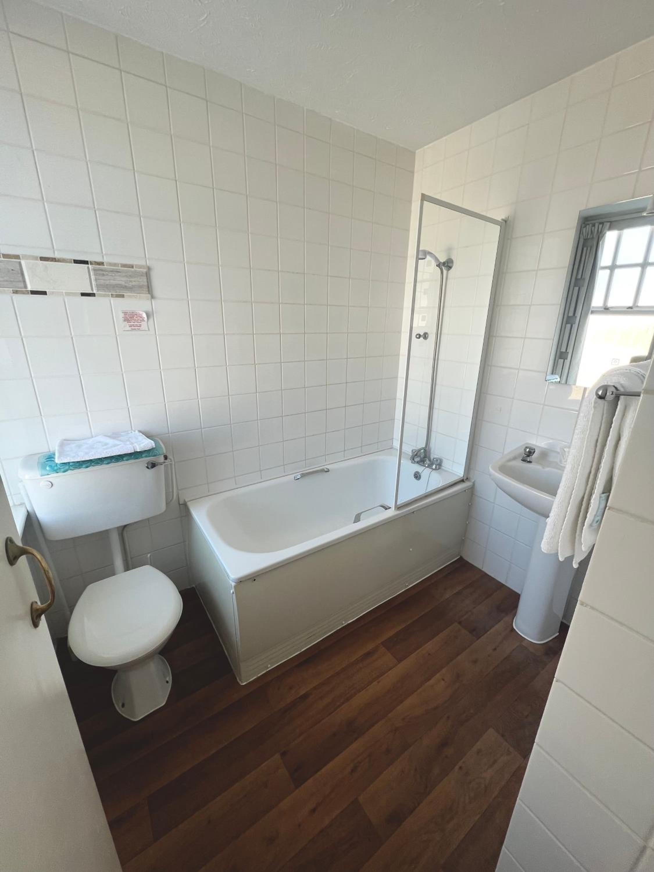 Standard Twin Room - Photo 2