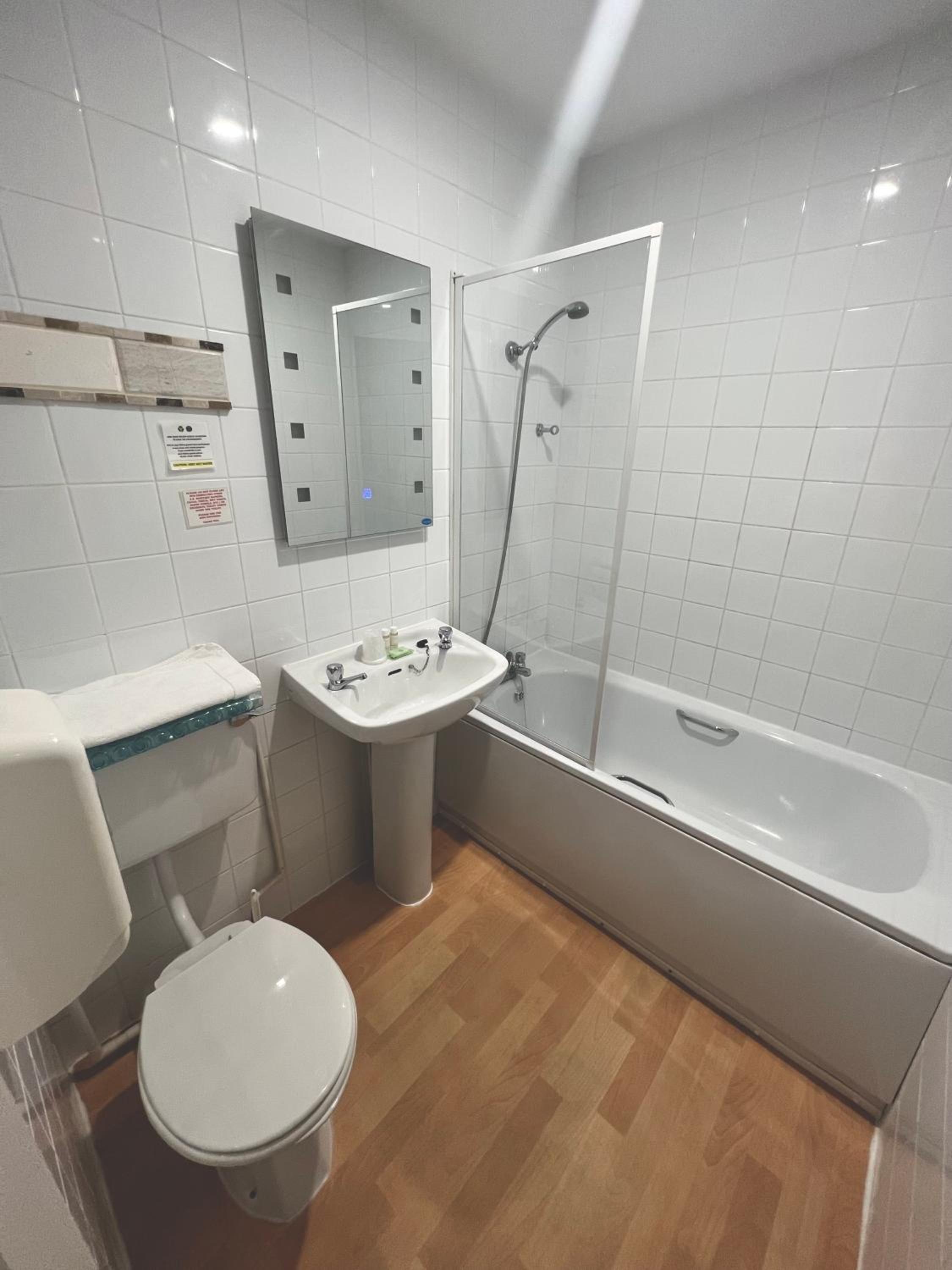 Budget Double Room - Photo 3