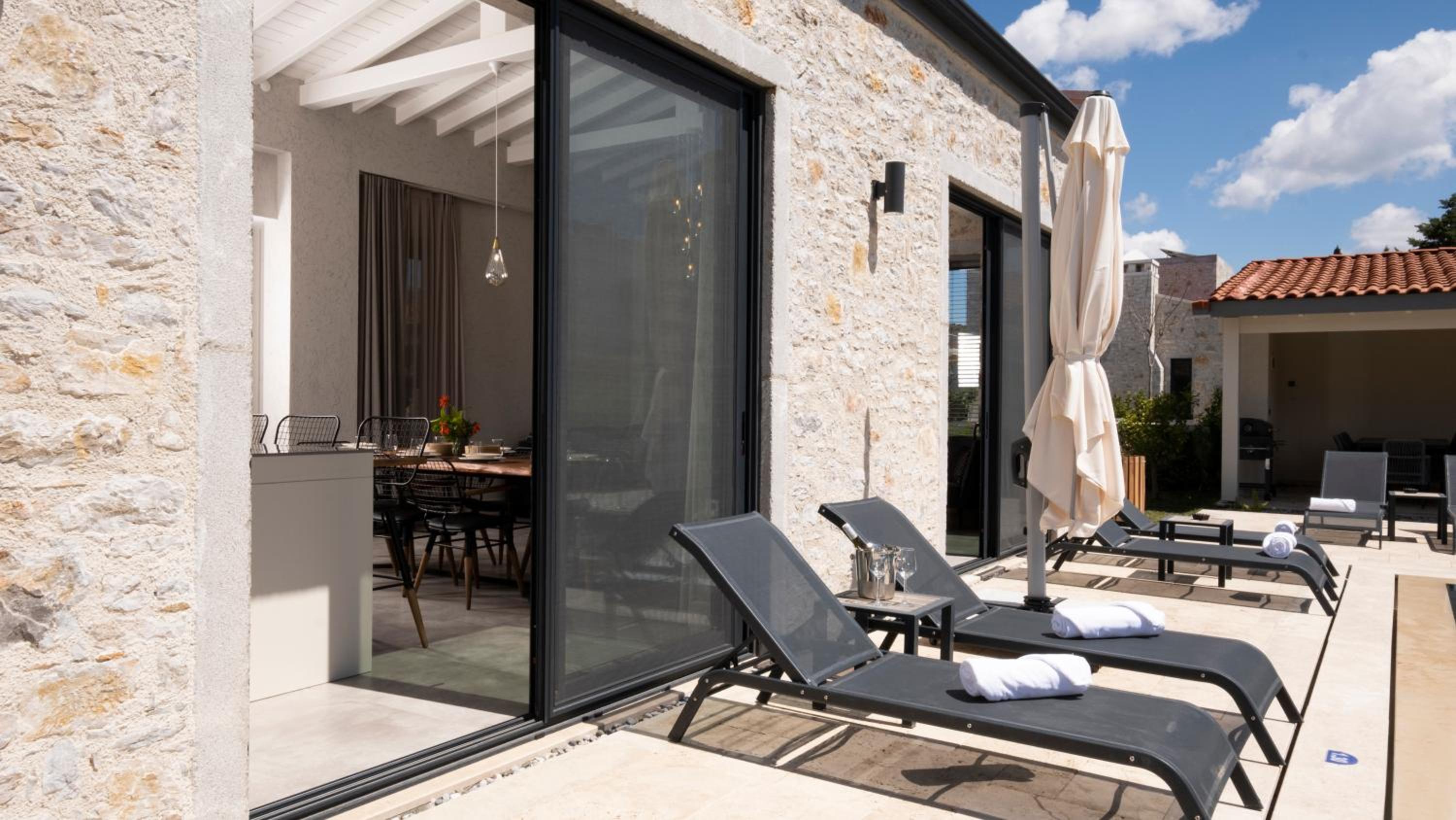 Villa with Private Pool - Photo 70