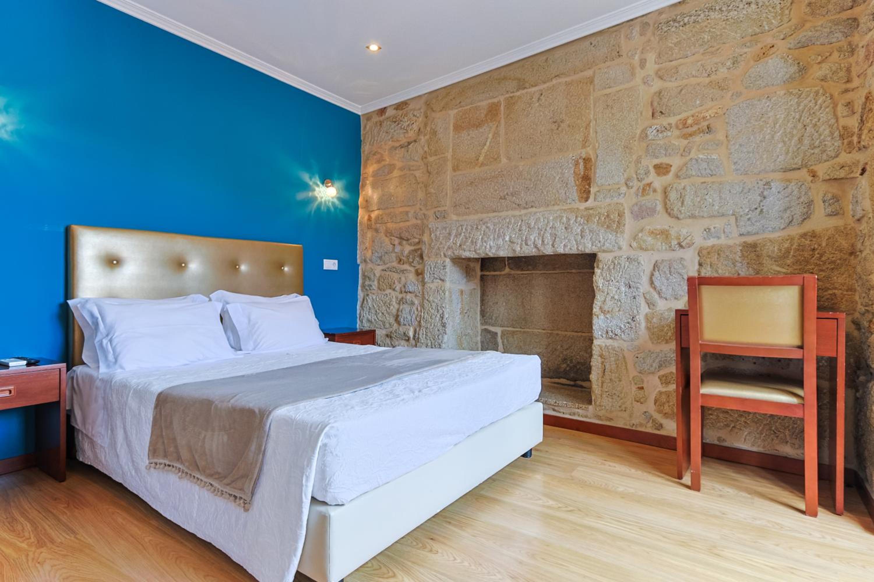 Double or Twin Room - Photo 9
