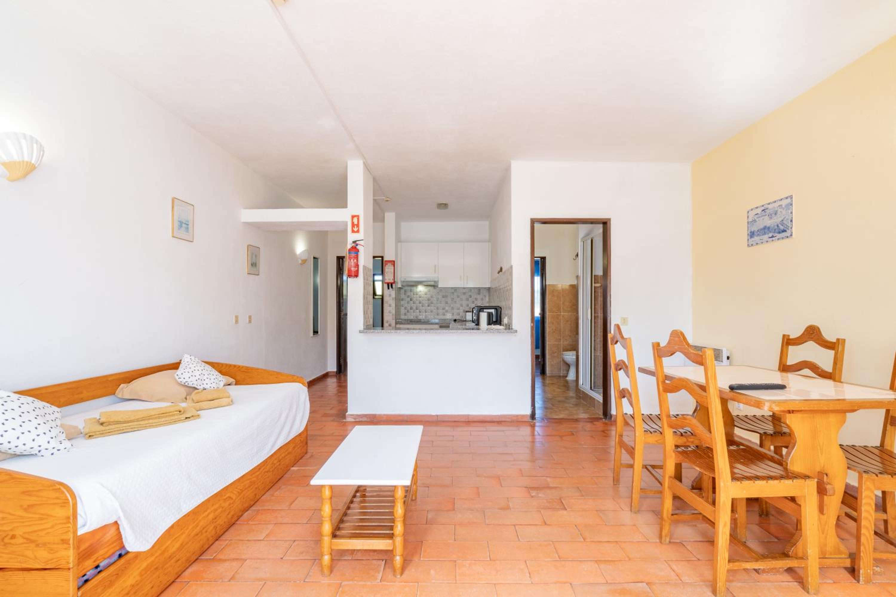 One-Bedroom Apartment - Photo 3