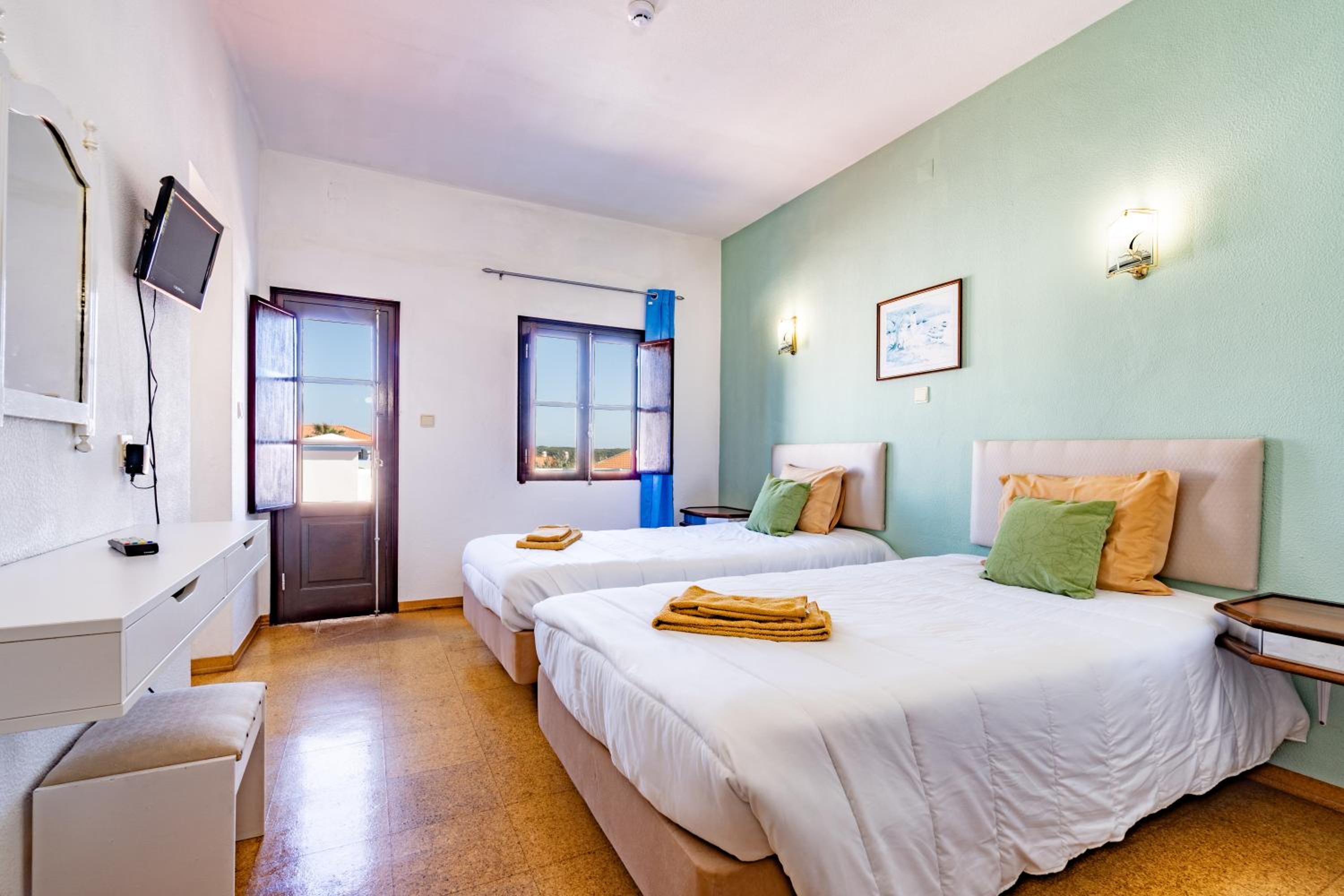 Twin Room - Photo 1