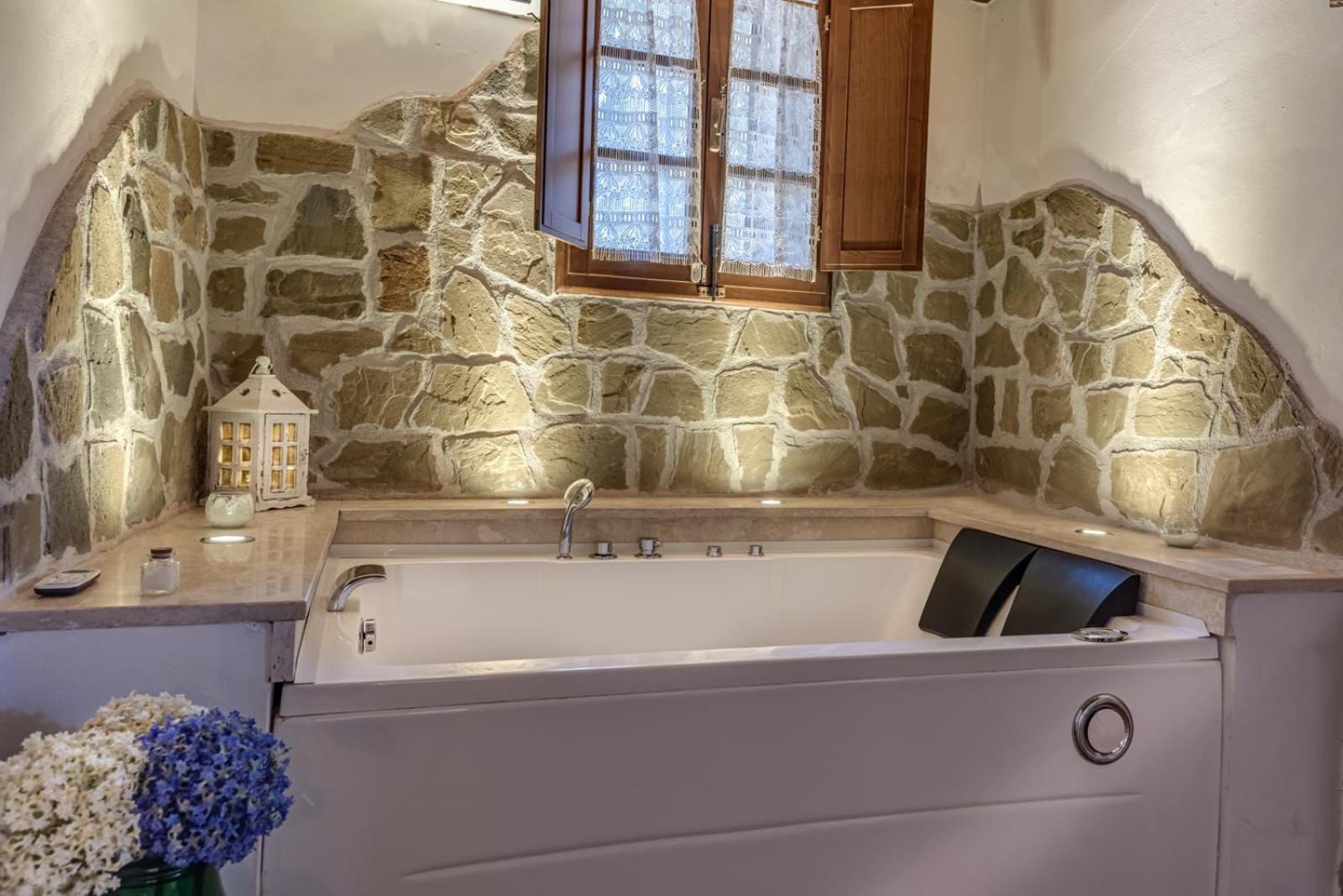 Executive Suite with Spa Bath photo 3