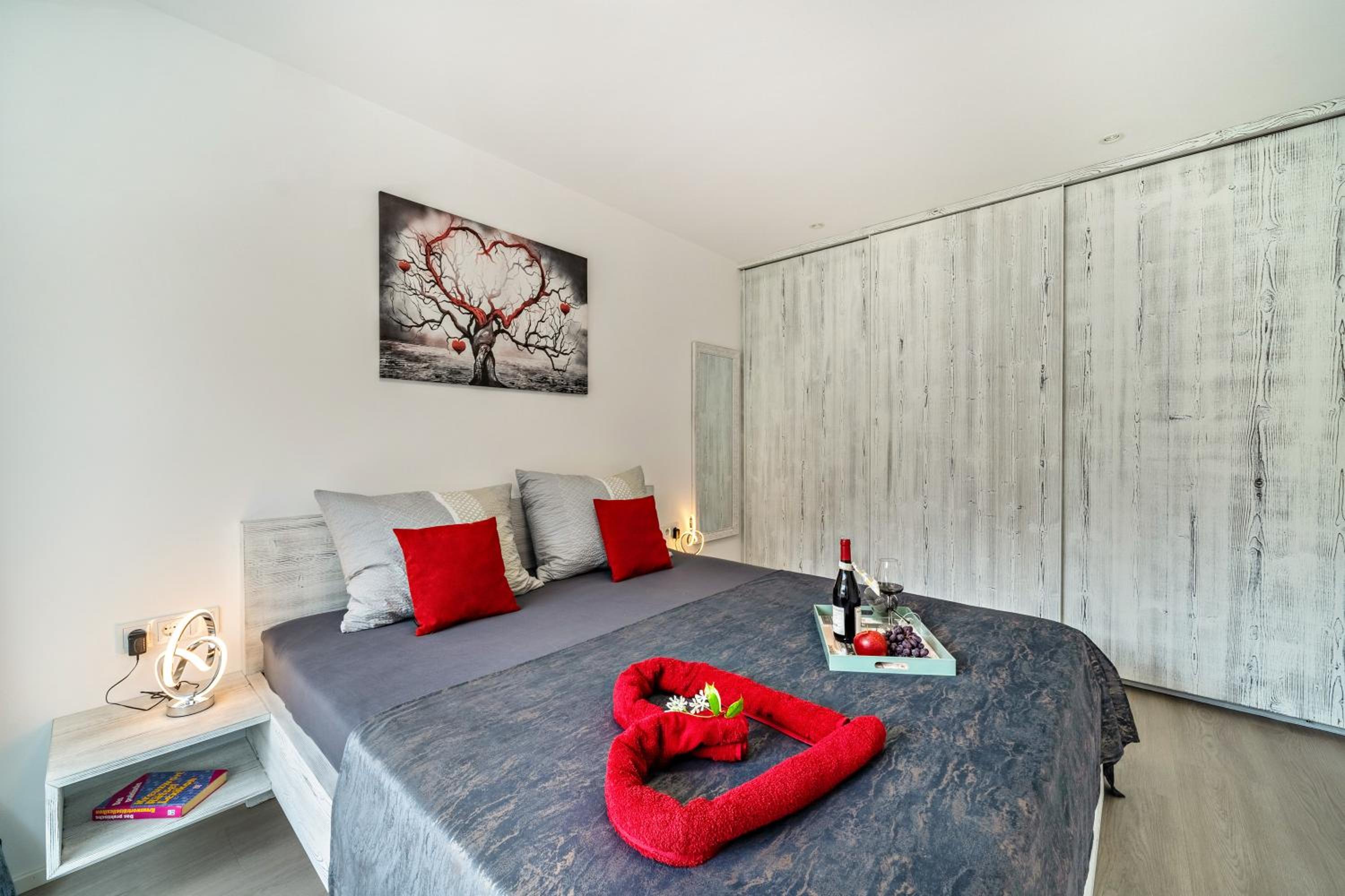 Superior One-Bedroom Apartment with Balcony photo 2