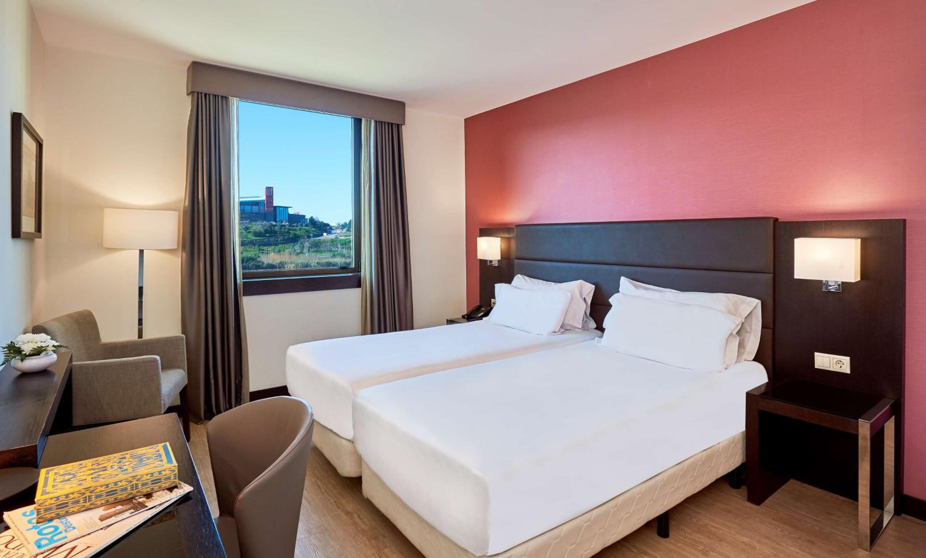 Standard Double or Twin Room with River View - Photo 7