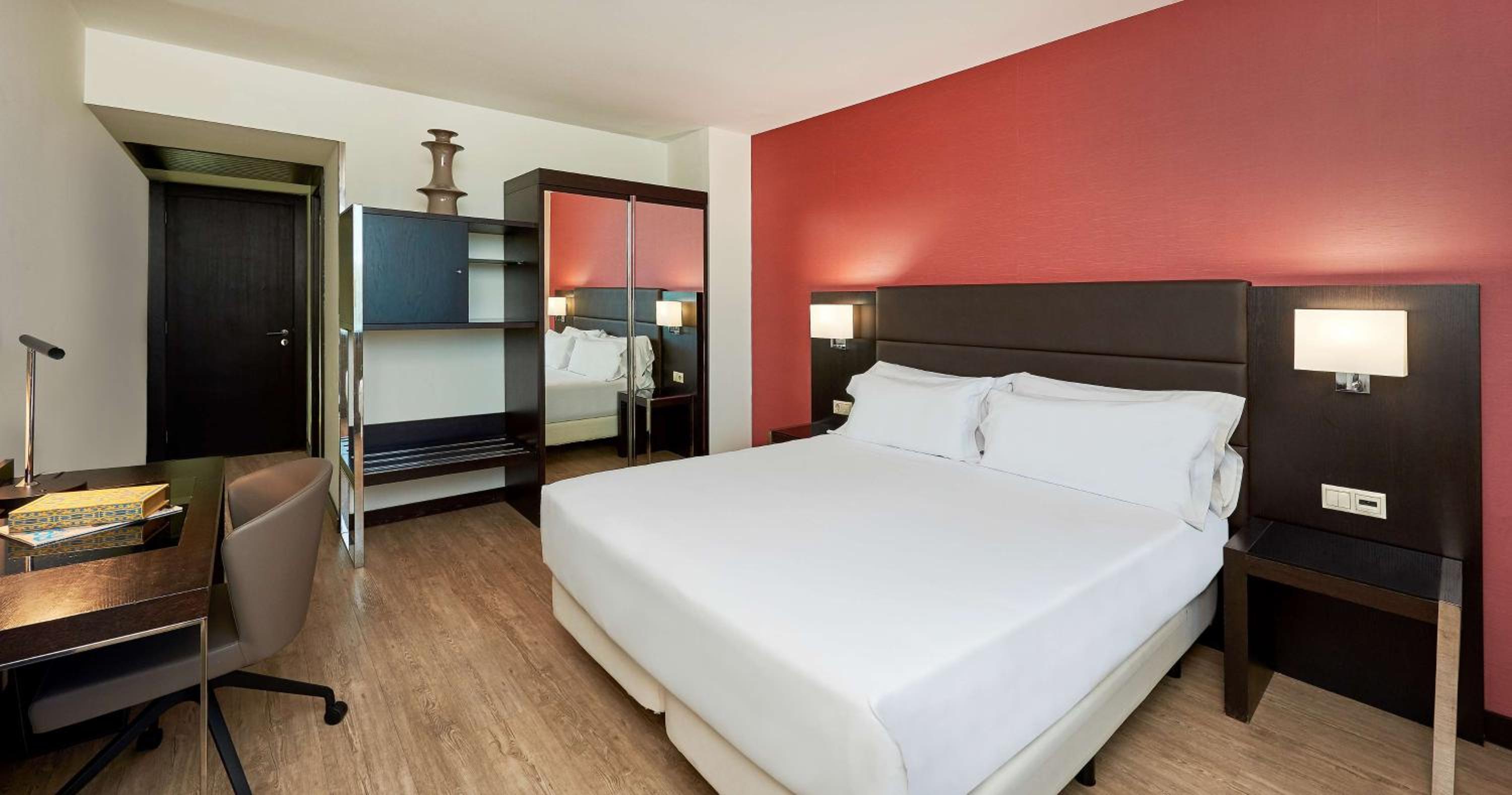 Standard Double or Twin Room - Photo 13