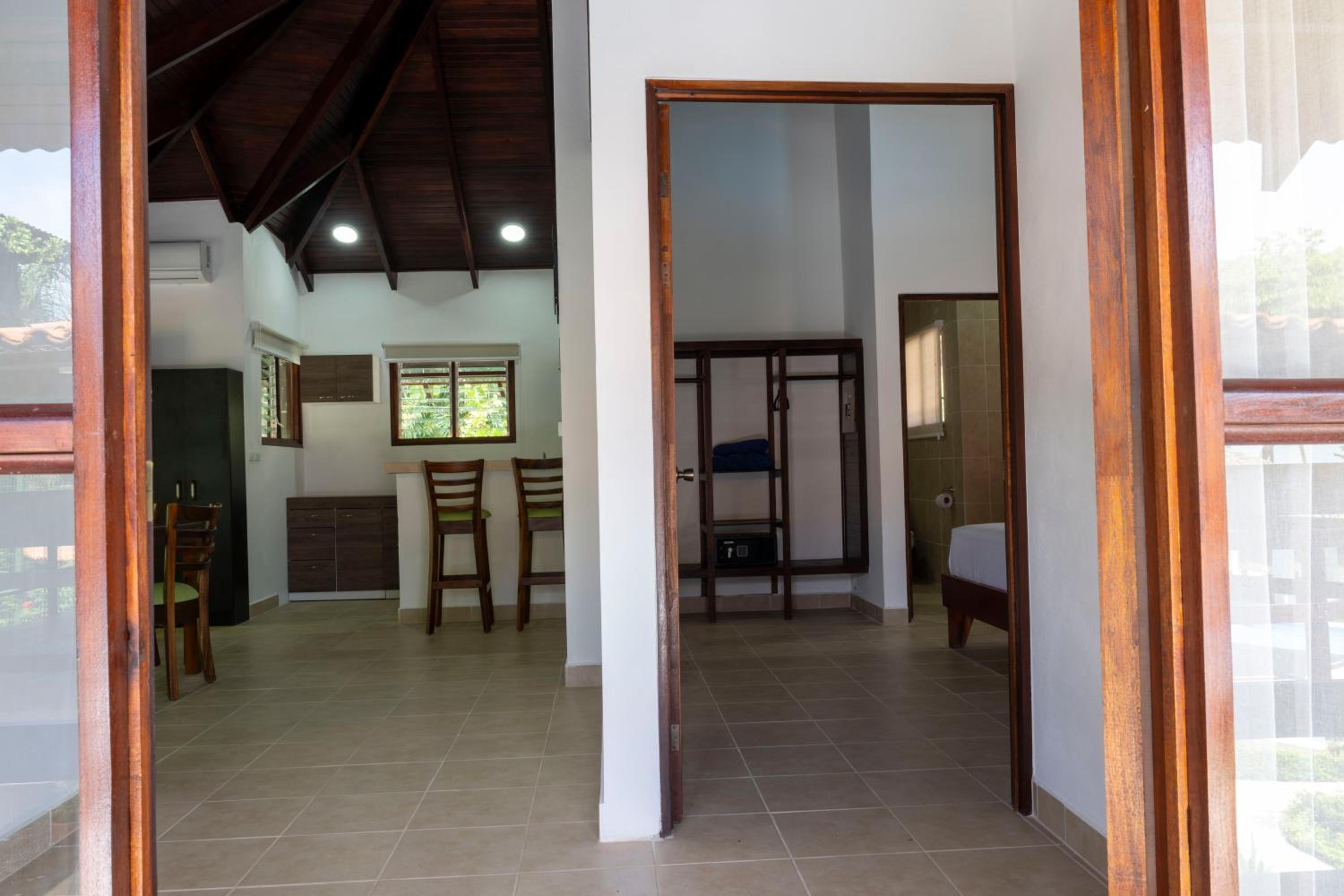Superior Two Bedroom - Photo 10