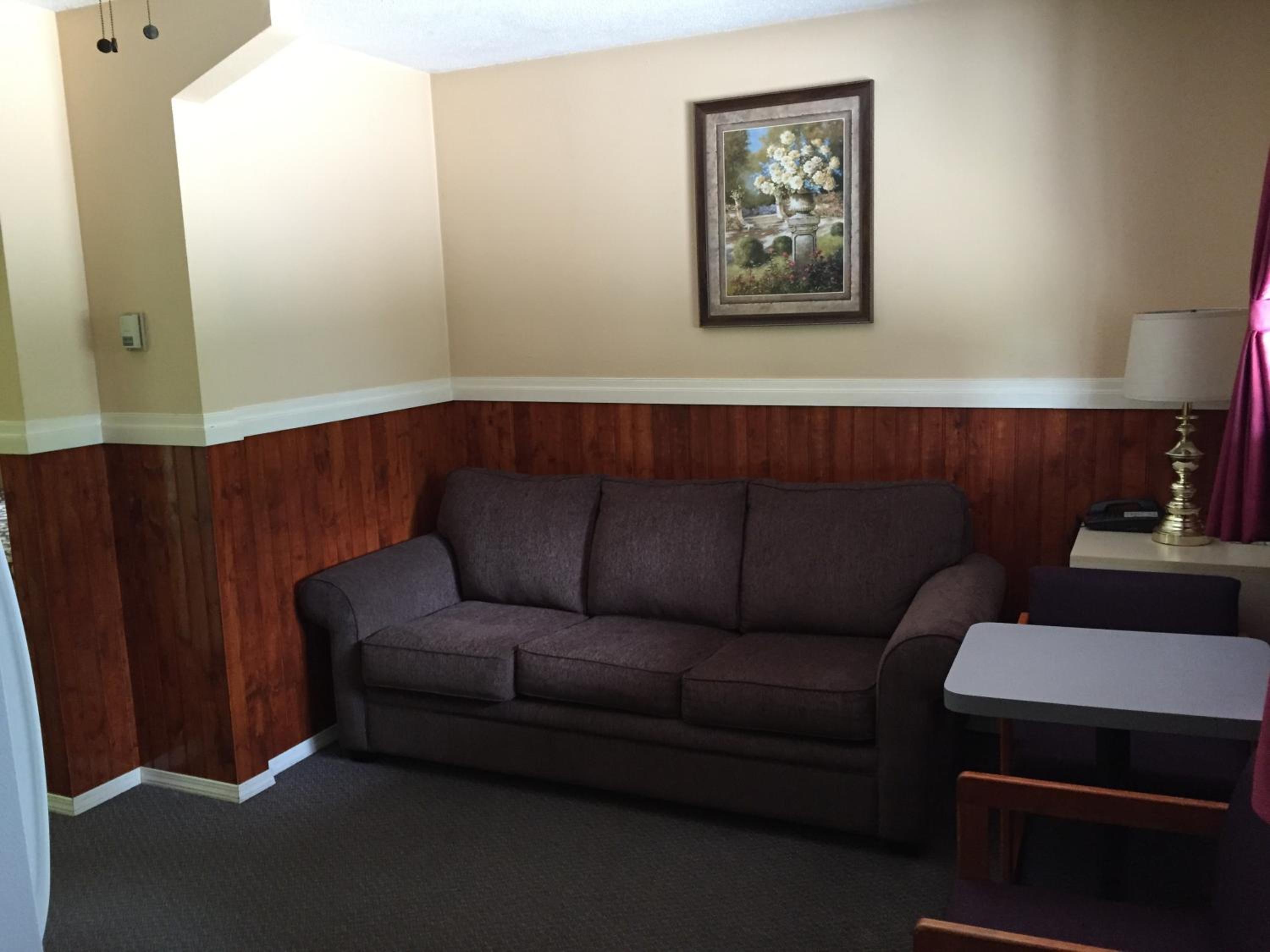 Queen Room photo 1