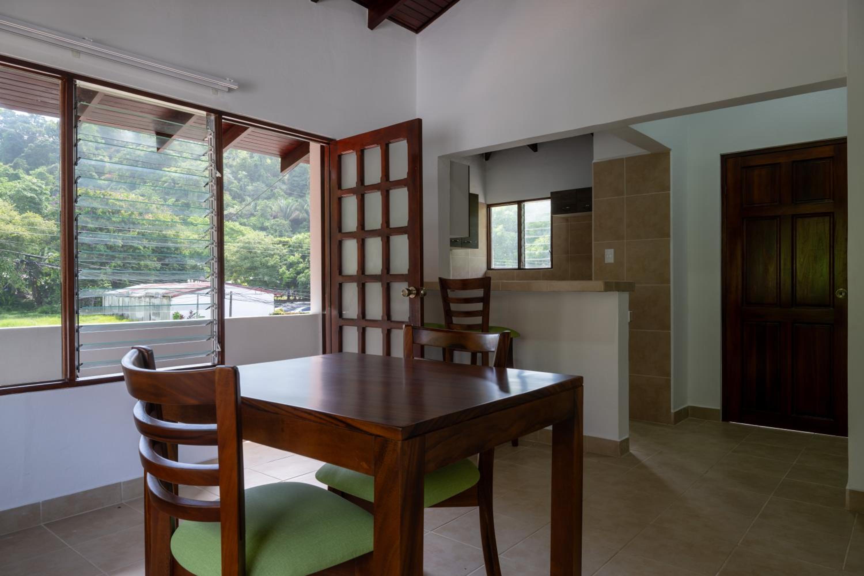 Superior One Bedroom - Photo 8