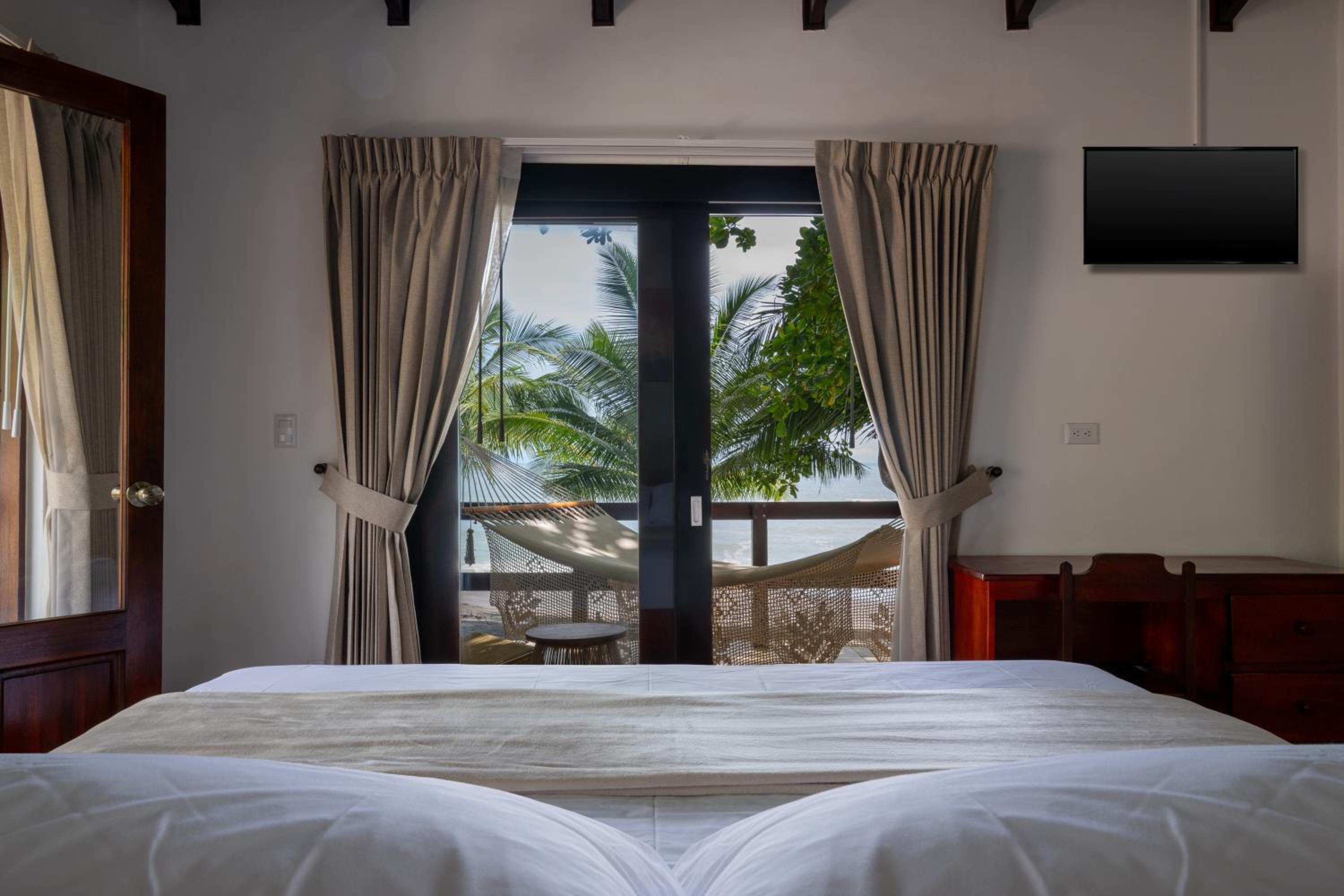 Deluxe Ocean Front 1 King Bed - Photo 1
