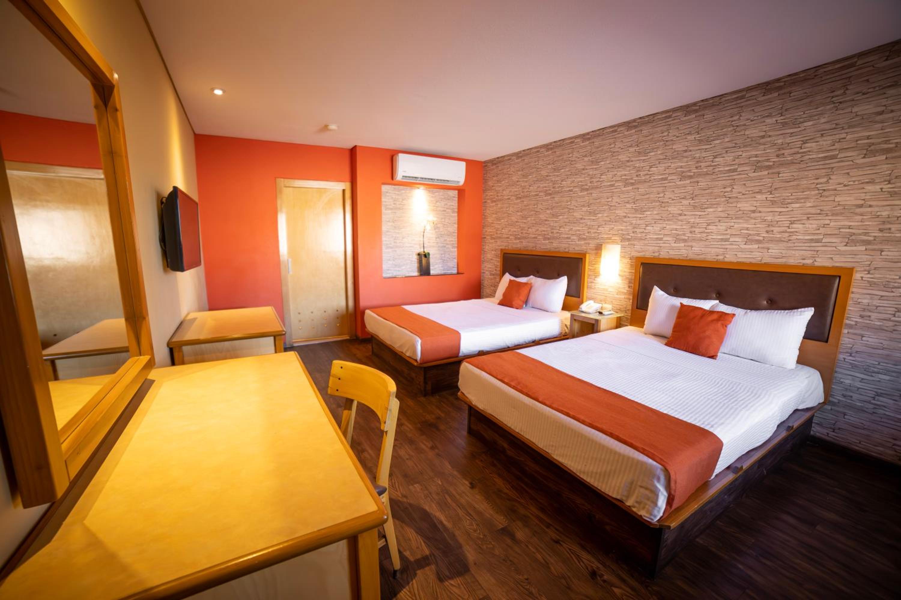 Double Room with Pool View - Photo 6