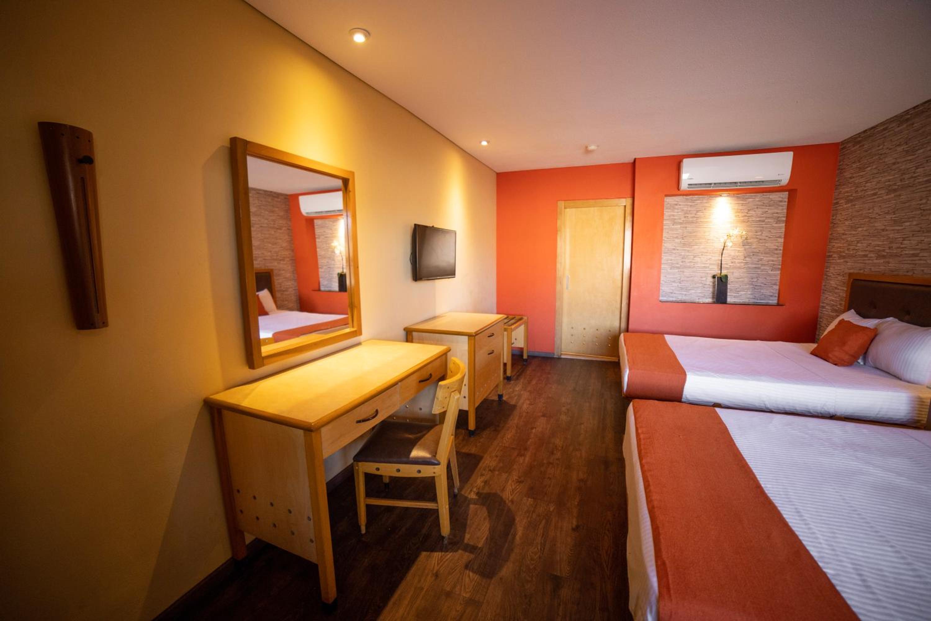 Double Room with Pool View - Photo 7