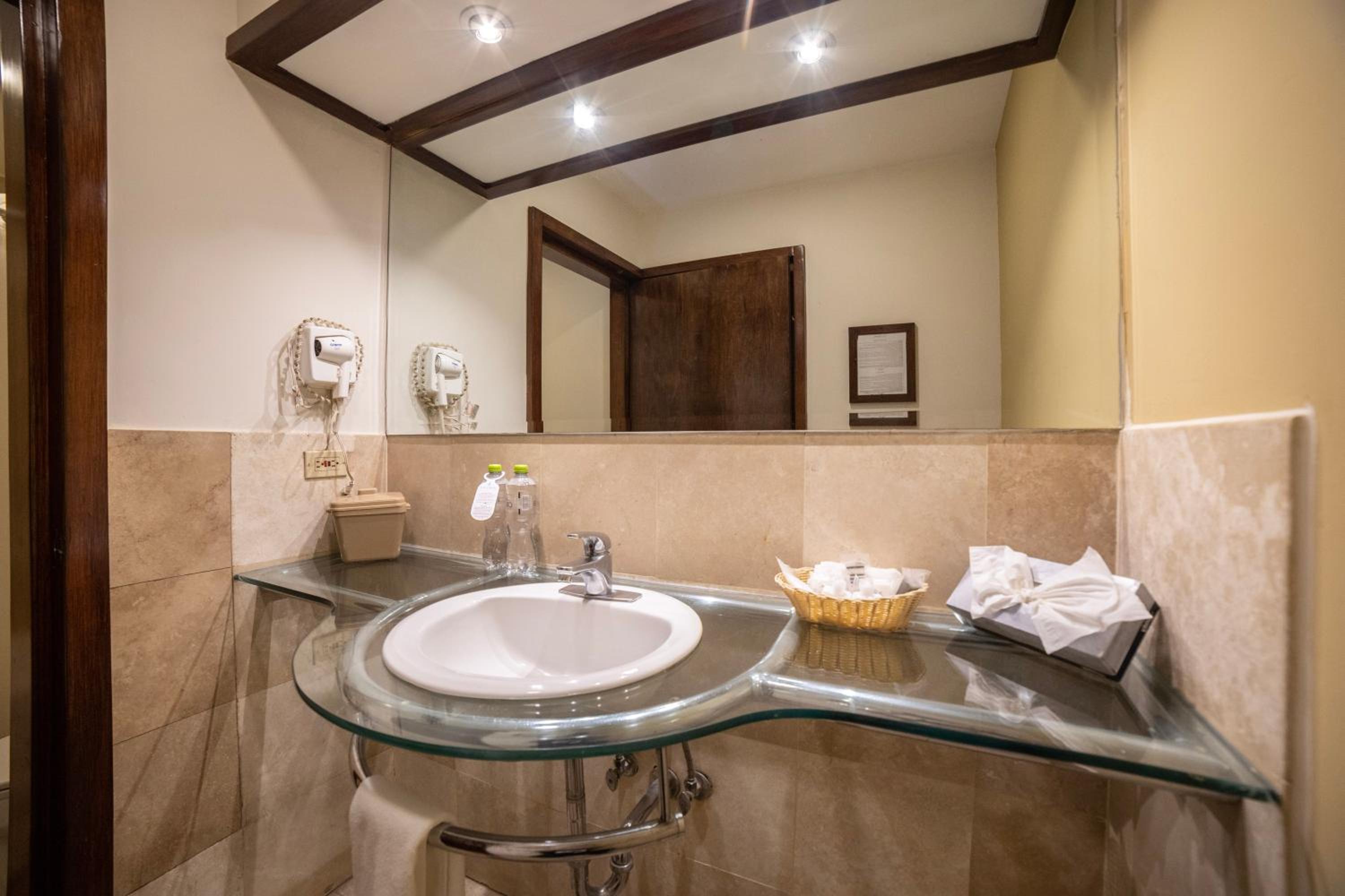 Suite - Photo 5