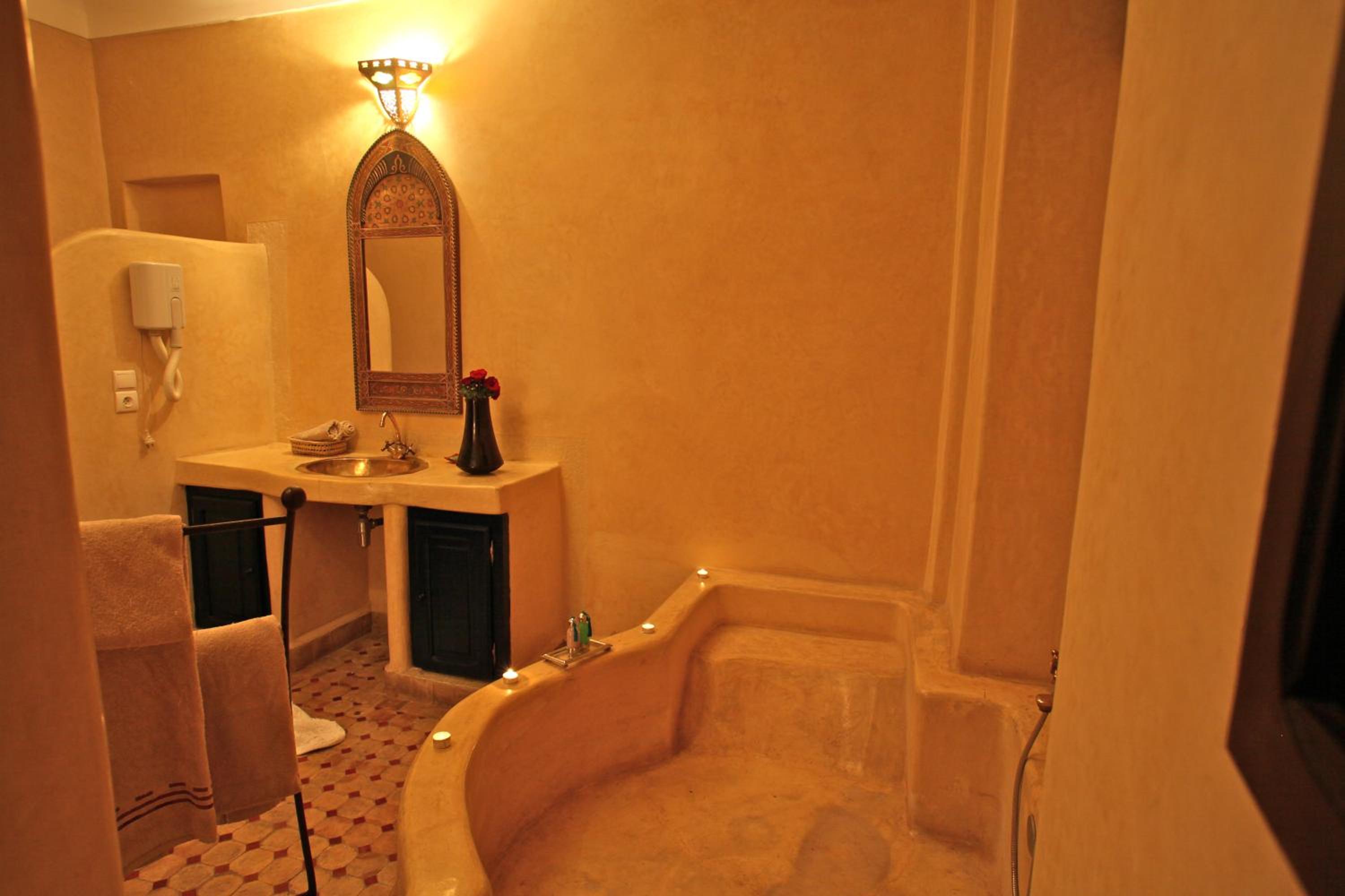 Suite - Photo 11