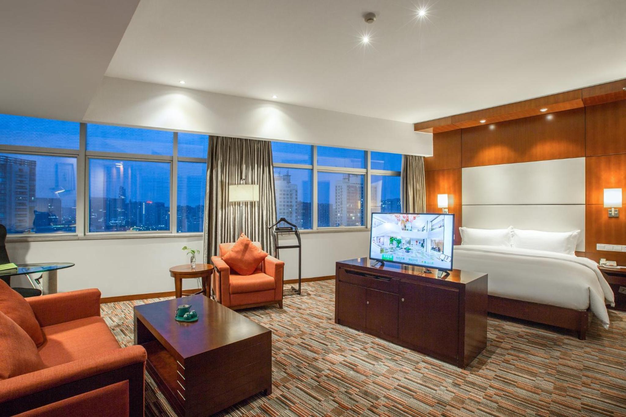 King Suite - Photo 3