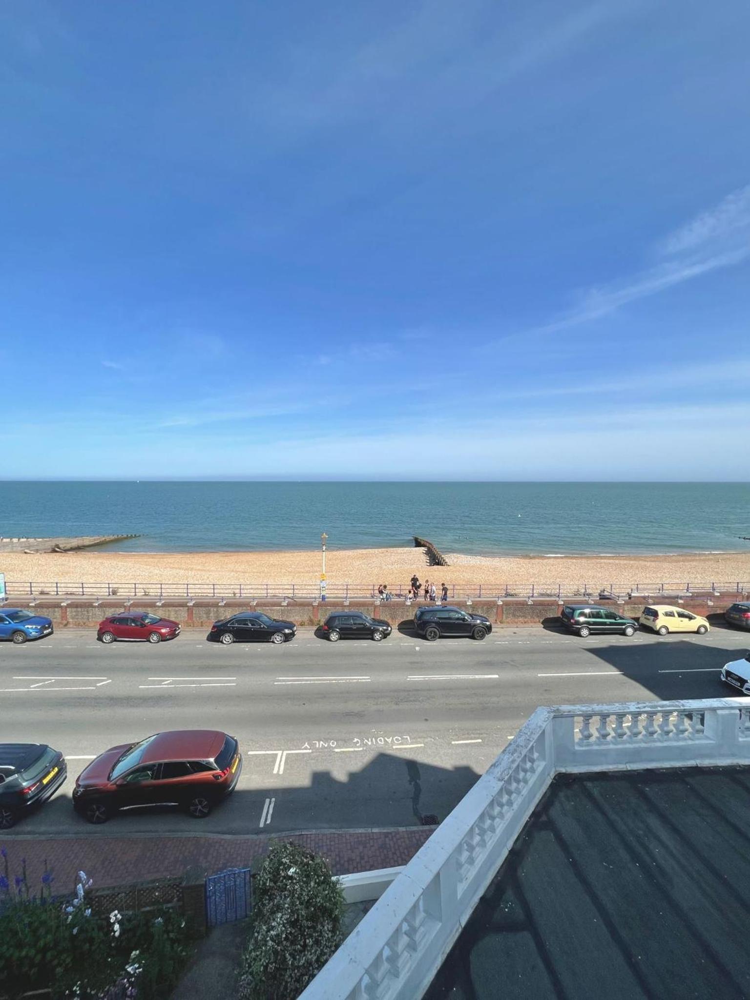 Double or Twin Room with Sea View - Photo 5