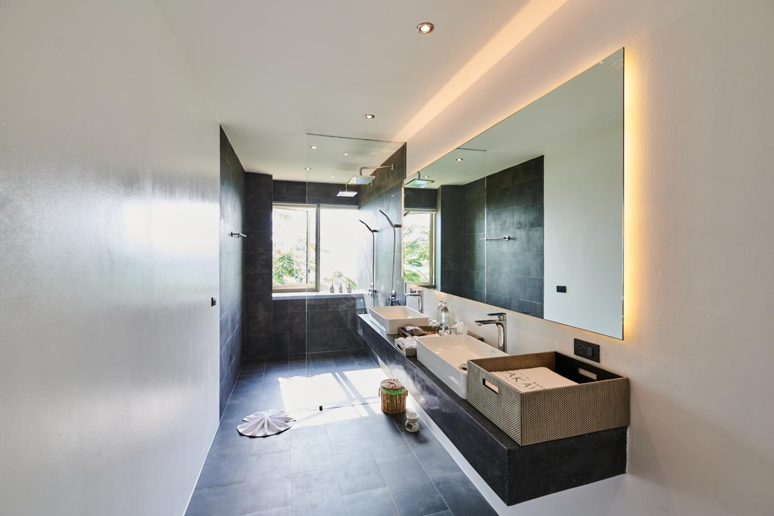 7-Bedroom + 1 Kid's Room Sea View Villa with Private Chef - Photo 5
