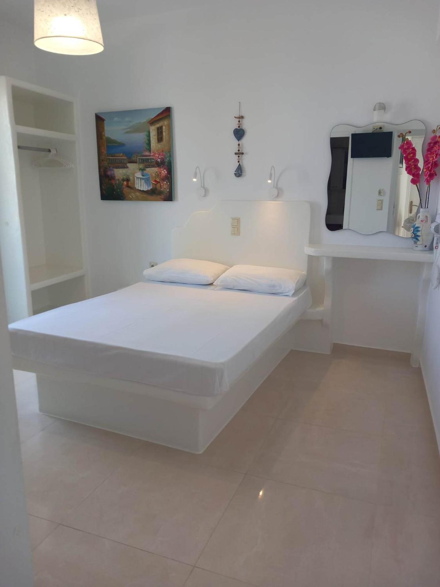 Double Room with Balcony - Photo 3