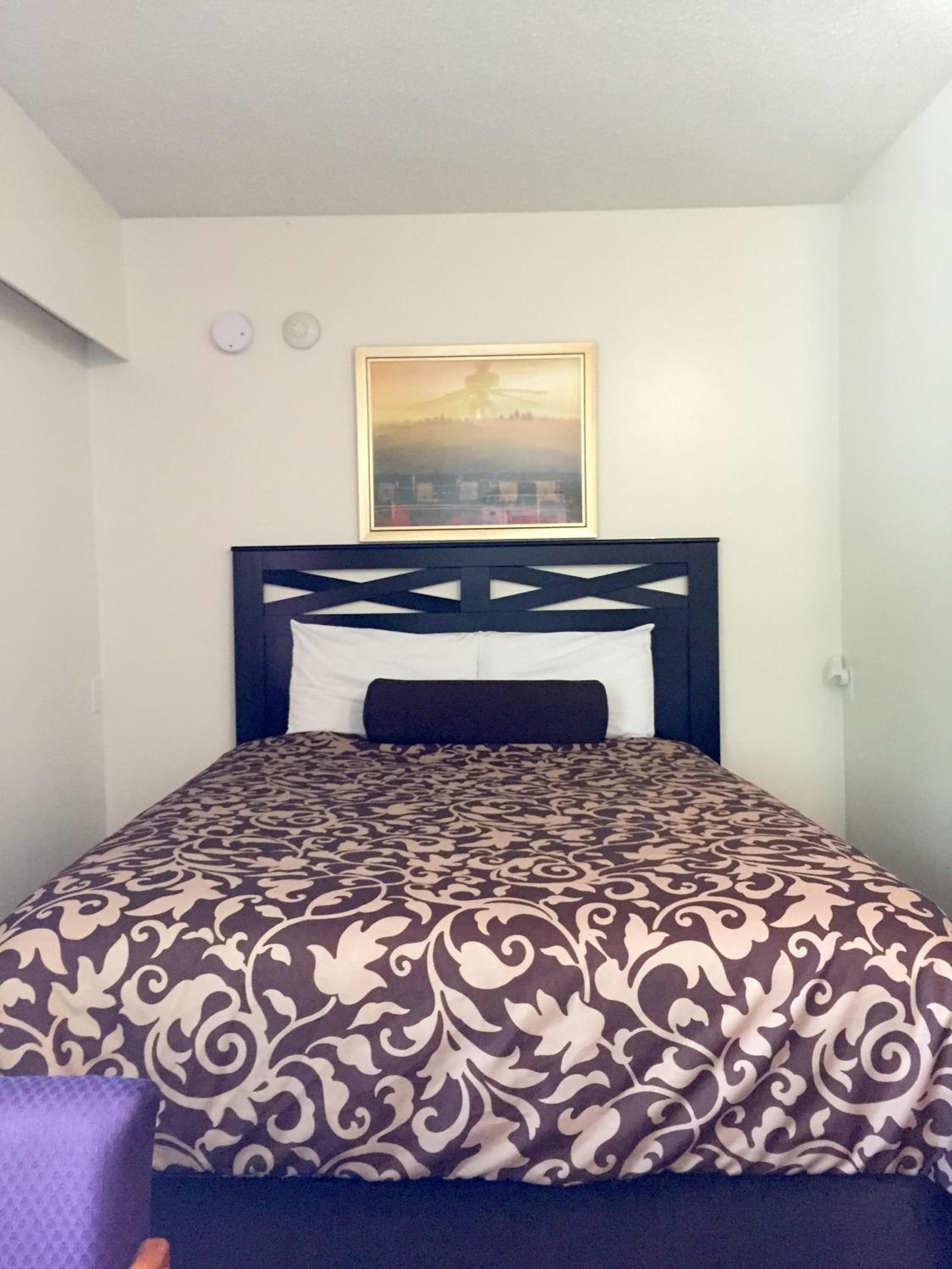 Deluxe Queen Room with Two Queen Beds photo 3