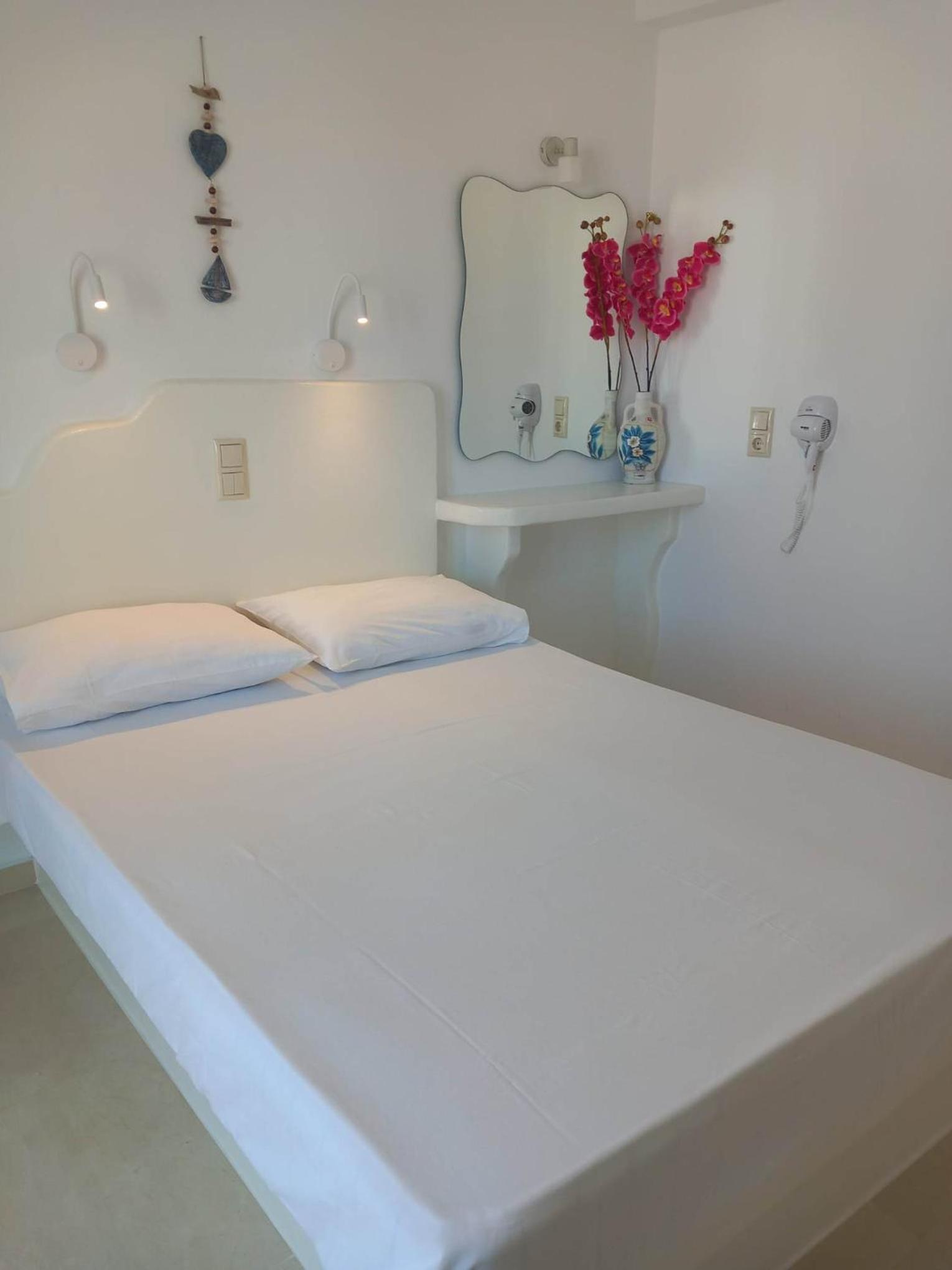 Double Room with Balcony - Photo 4