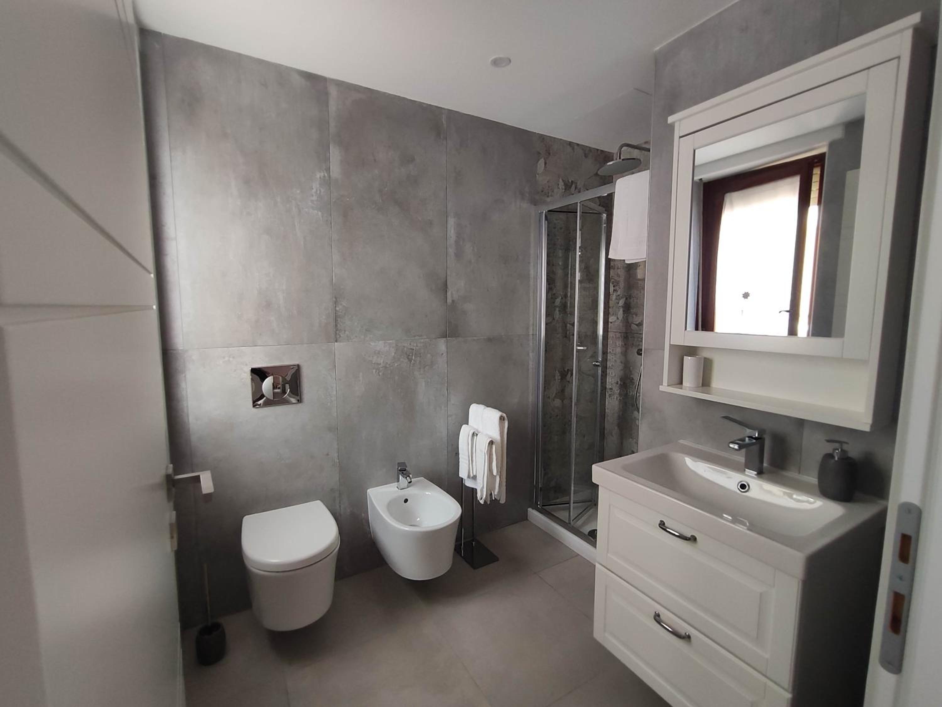 Queen Room with Balcony photo 2