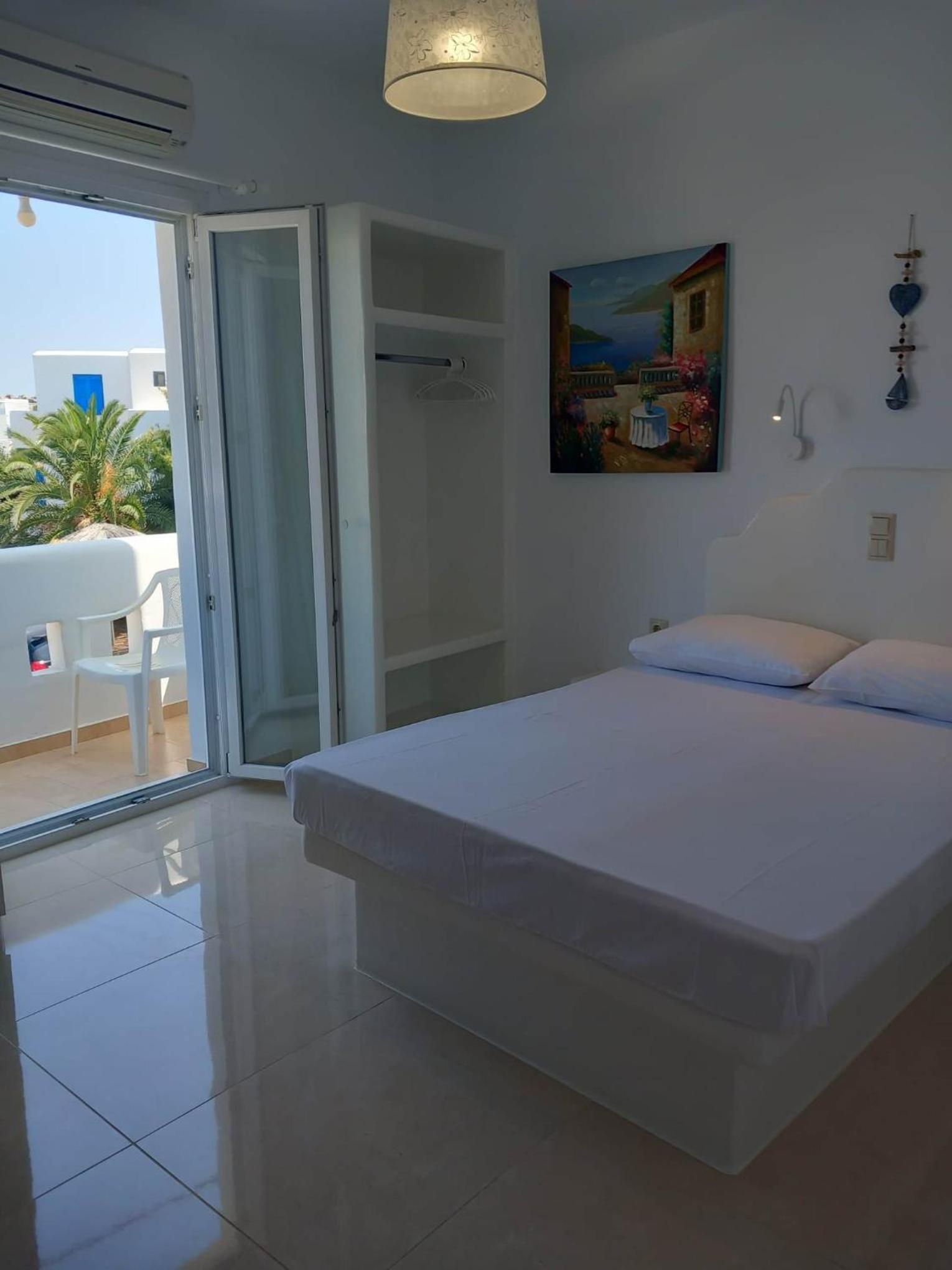 Double Room with Balcony - Photo 5