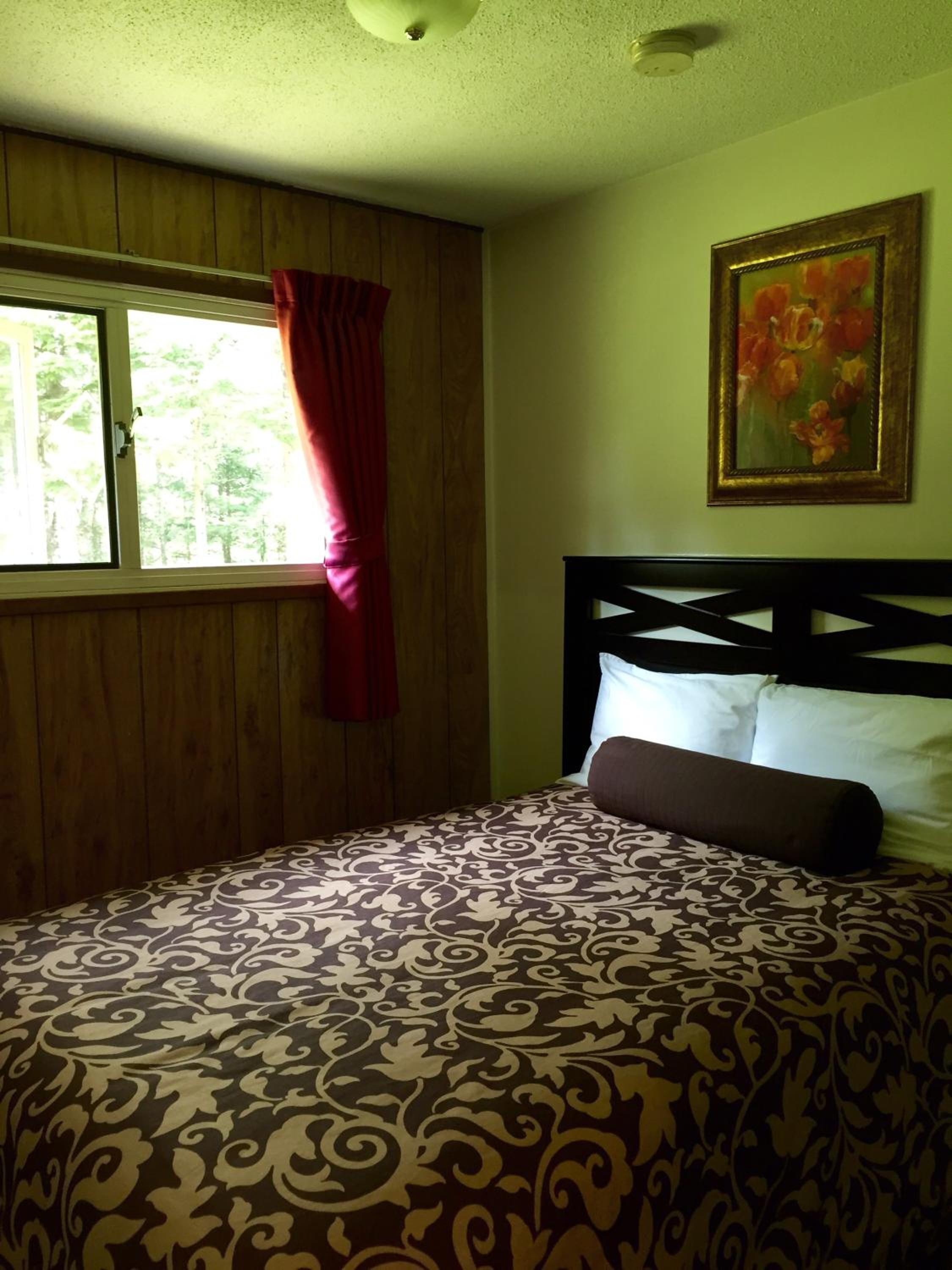 Deluxe Queen Room with Two Queen Beds photo 1