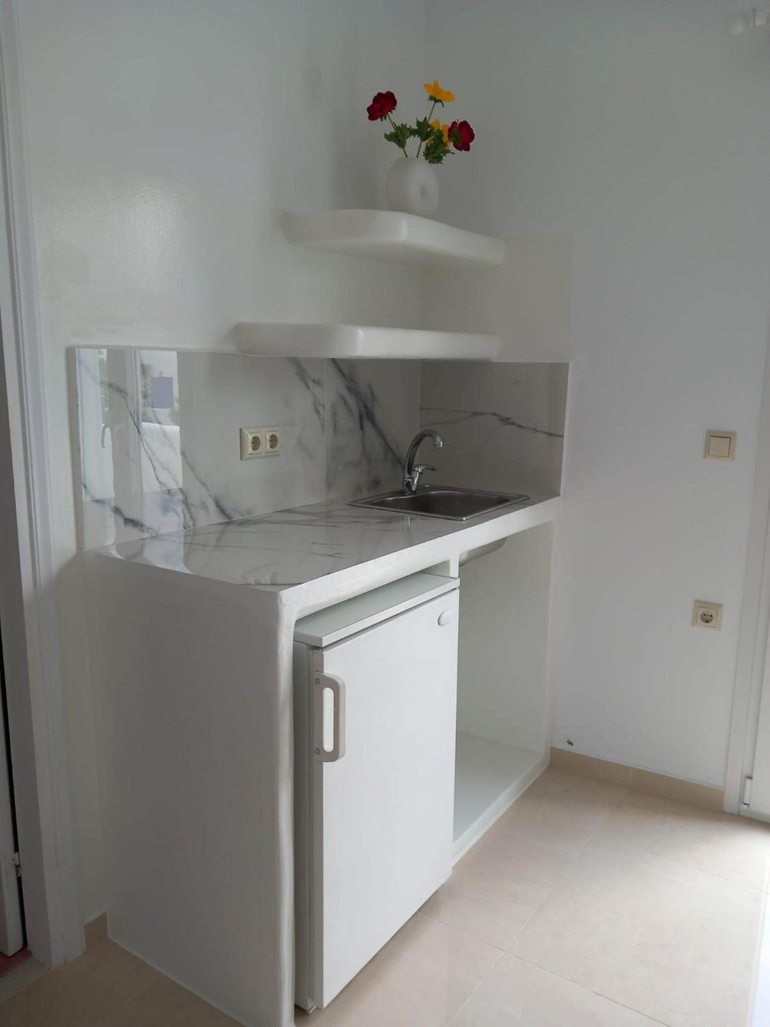 Double Room with Balcony - Photo 6