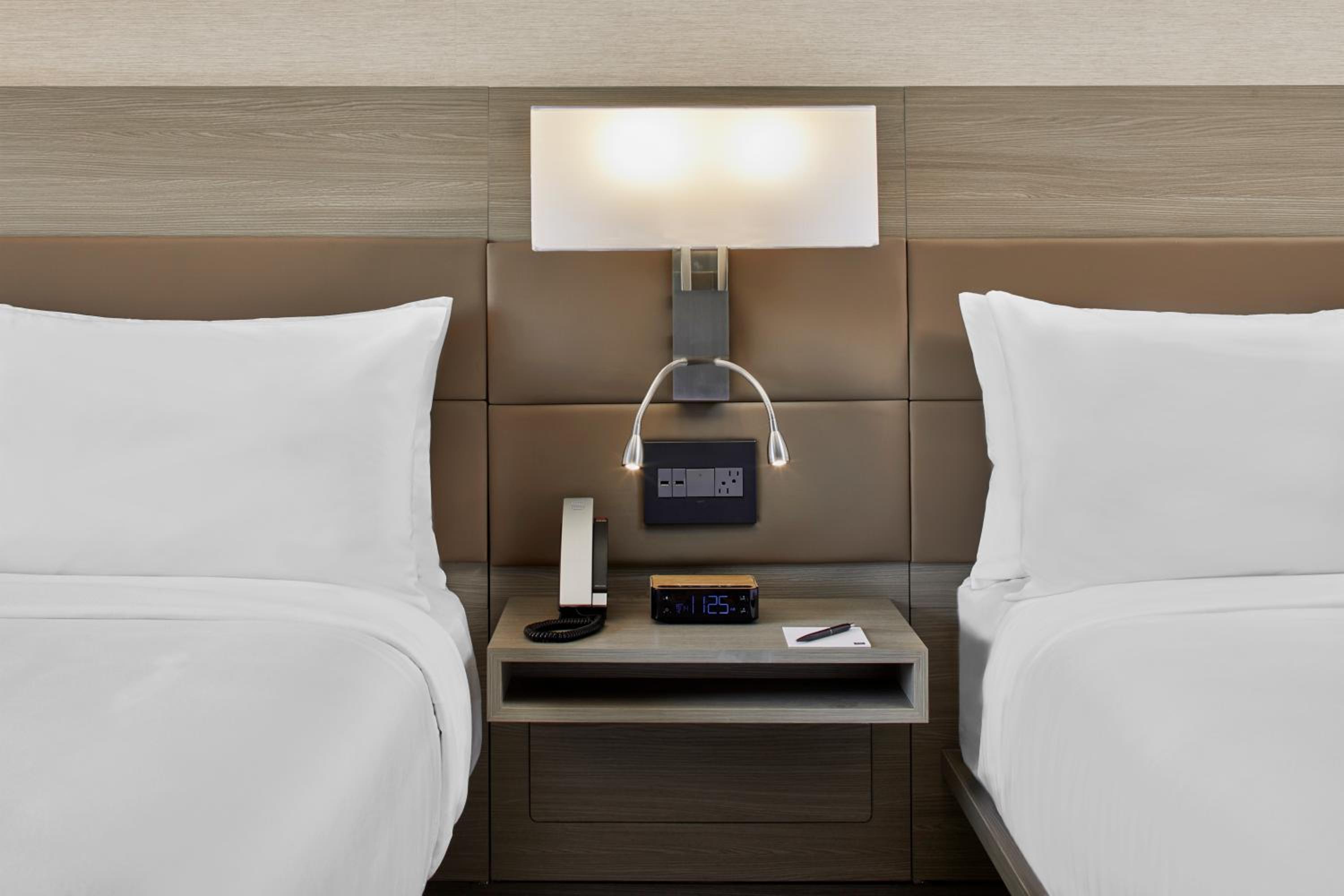 Queen Room with Two Queen Beds and Roll-in Shower - Mobility Accessible - Photo 3
