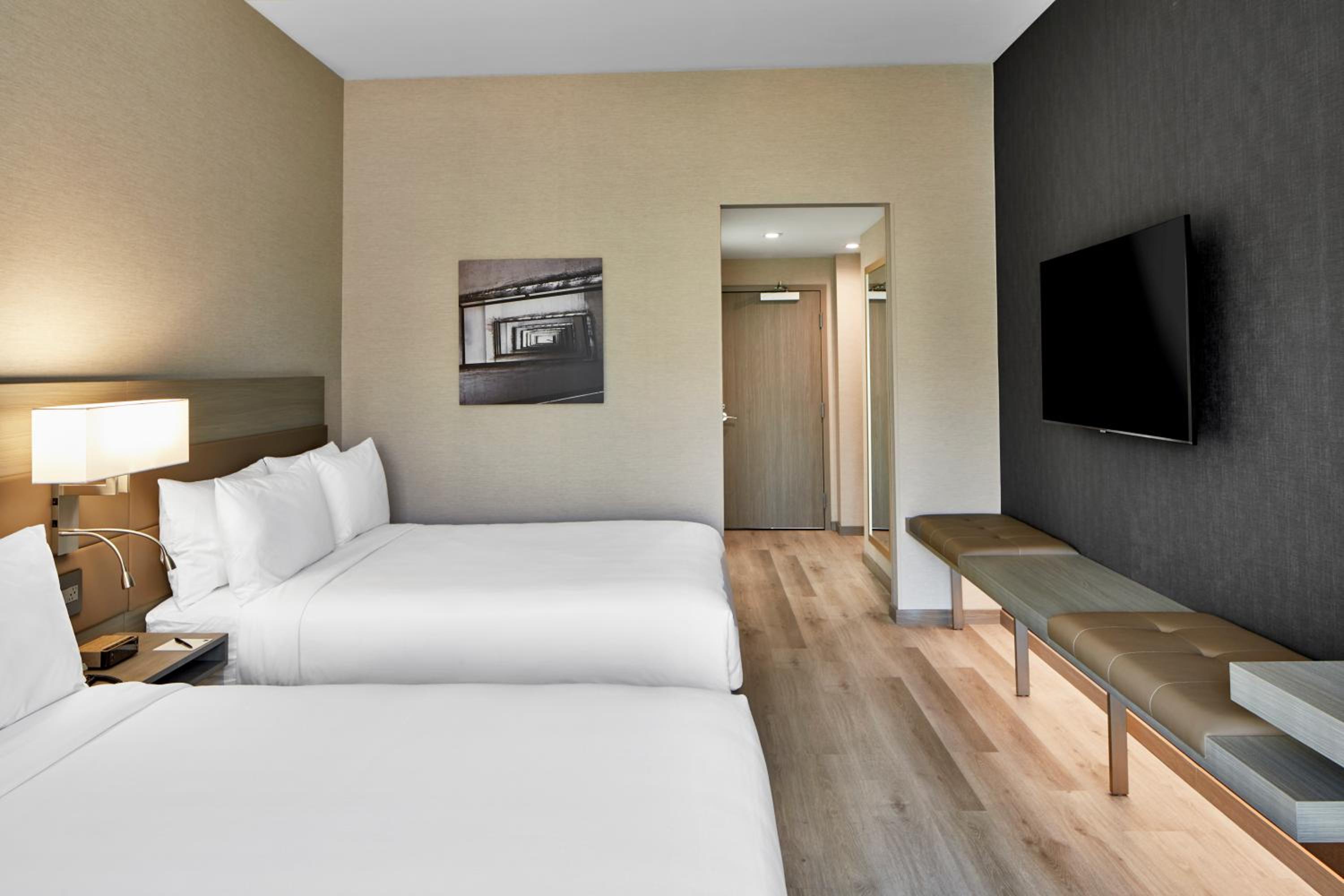 Queen Room with Two Queen Beds and Roll-in Shower - Mobility Accessible - Photo 2