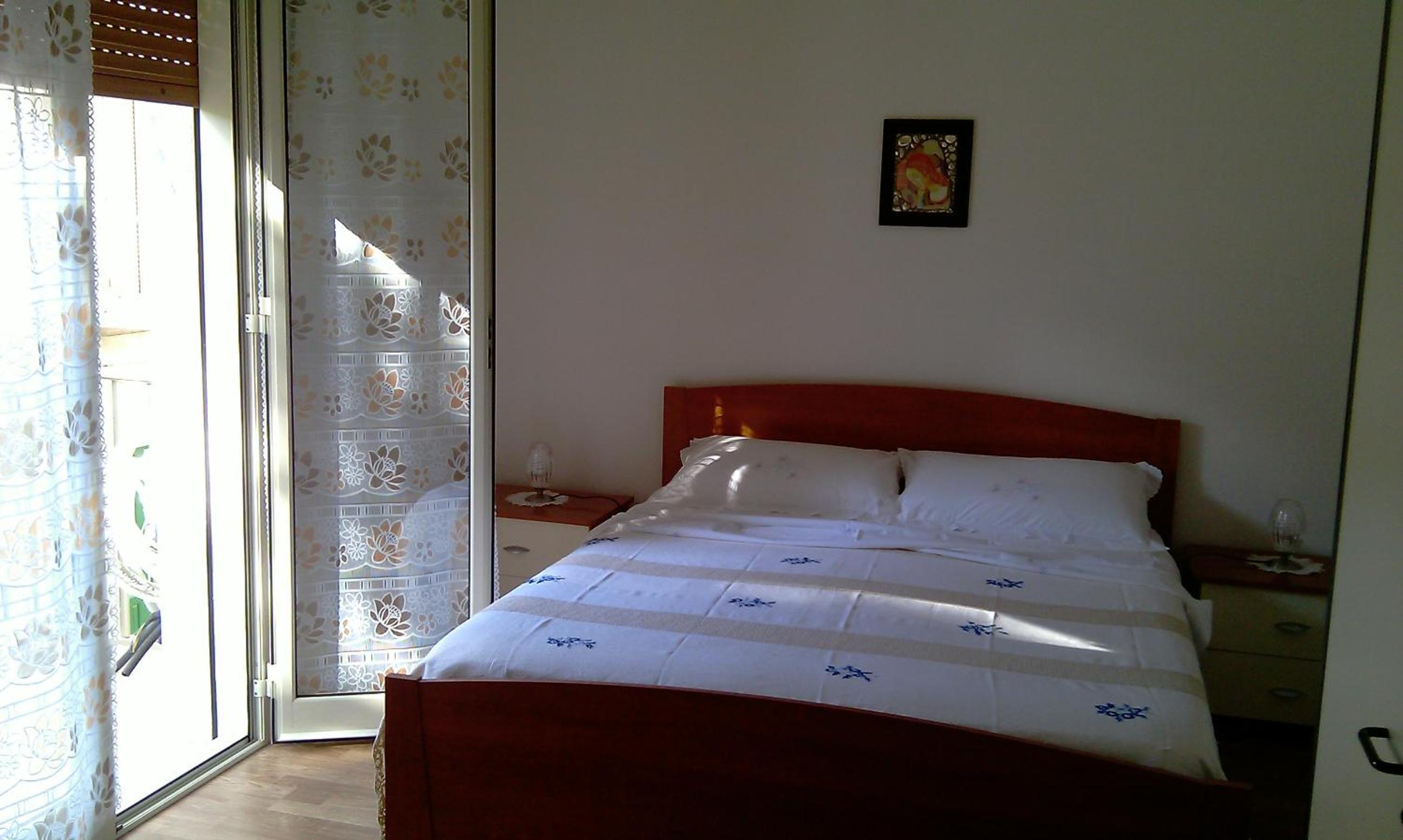 Two-Bedroom Apartment with Balcony - Via Salice 1 photo 2