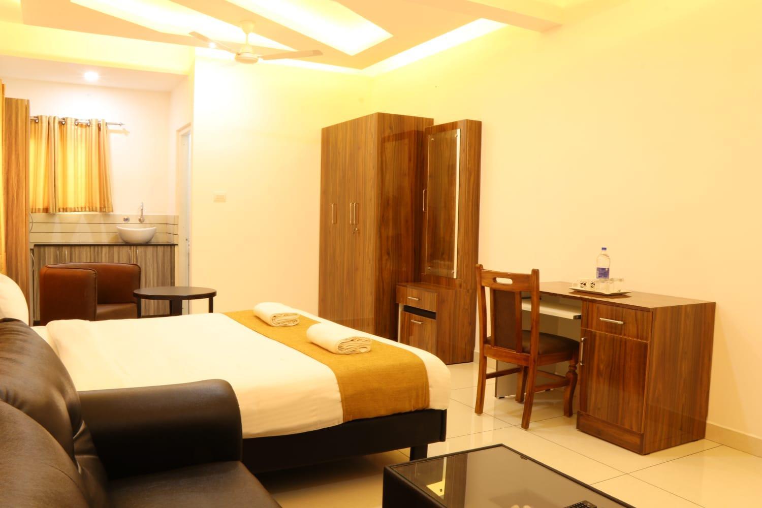 Large Double Room - Photo 2