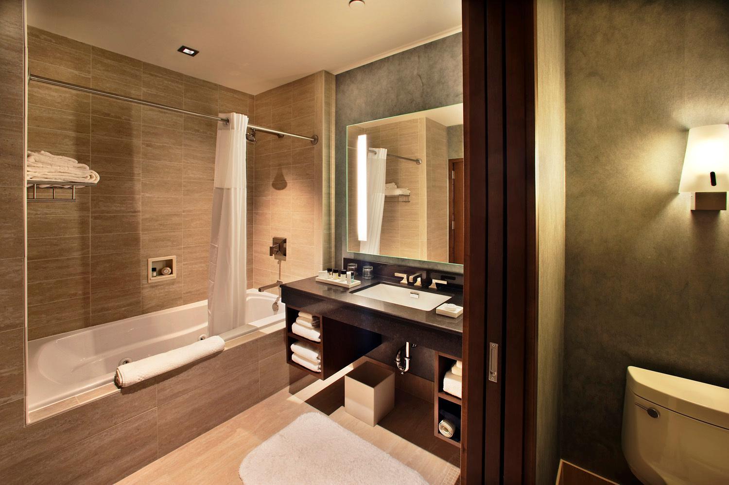 Deluxe King Room - Photo 3
