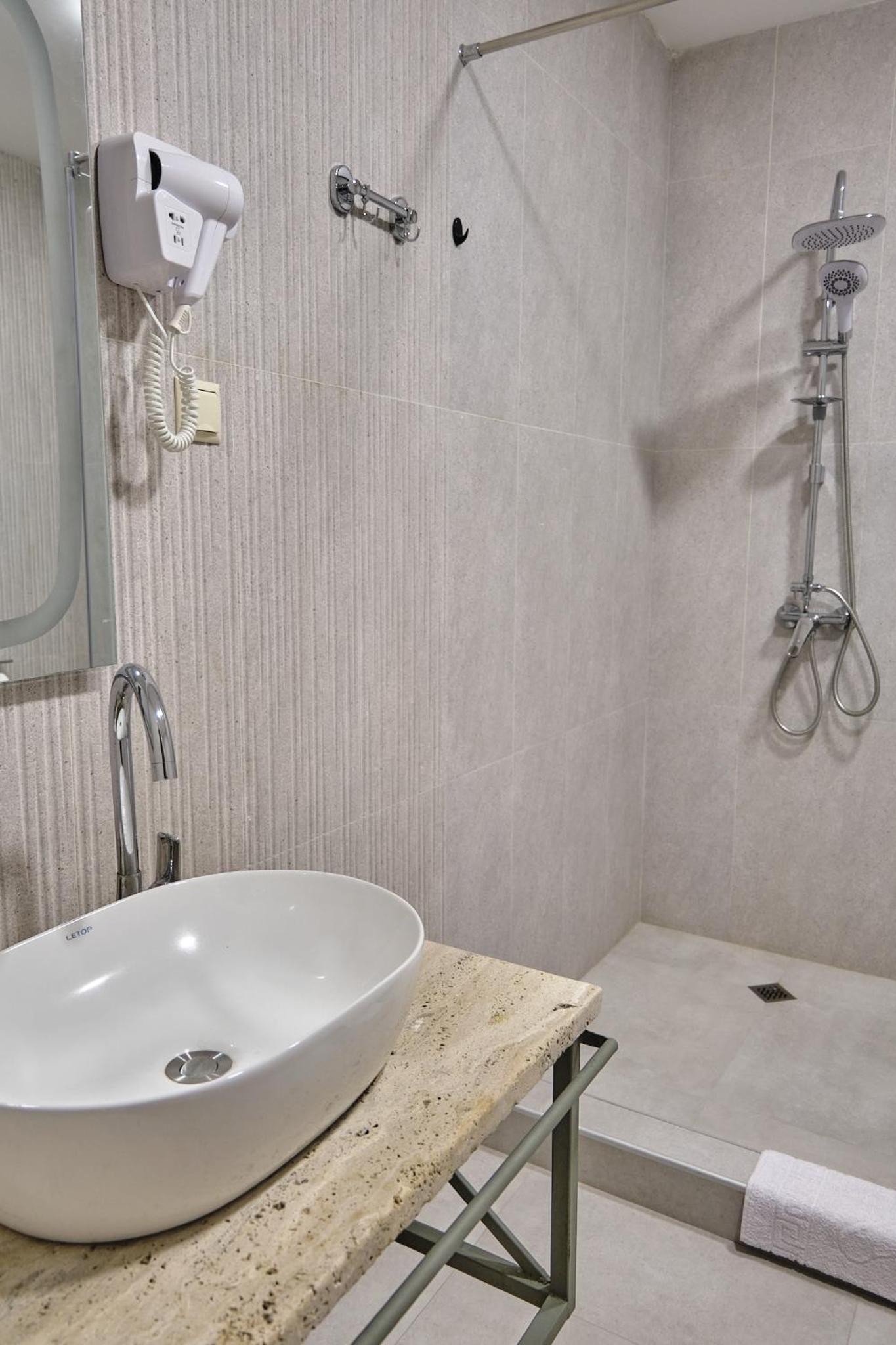 Superior Triple Room photo 2