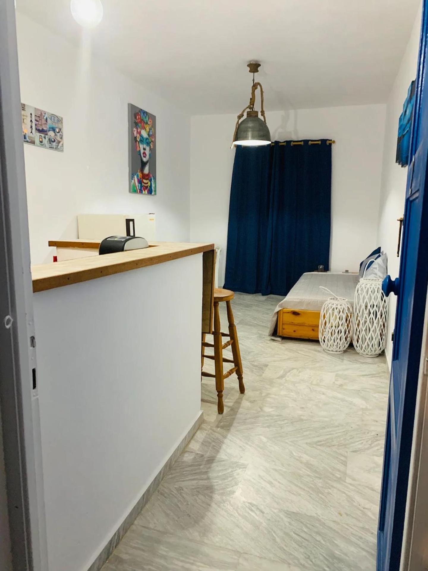 One-Bedroom Apartment photo 1