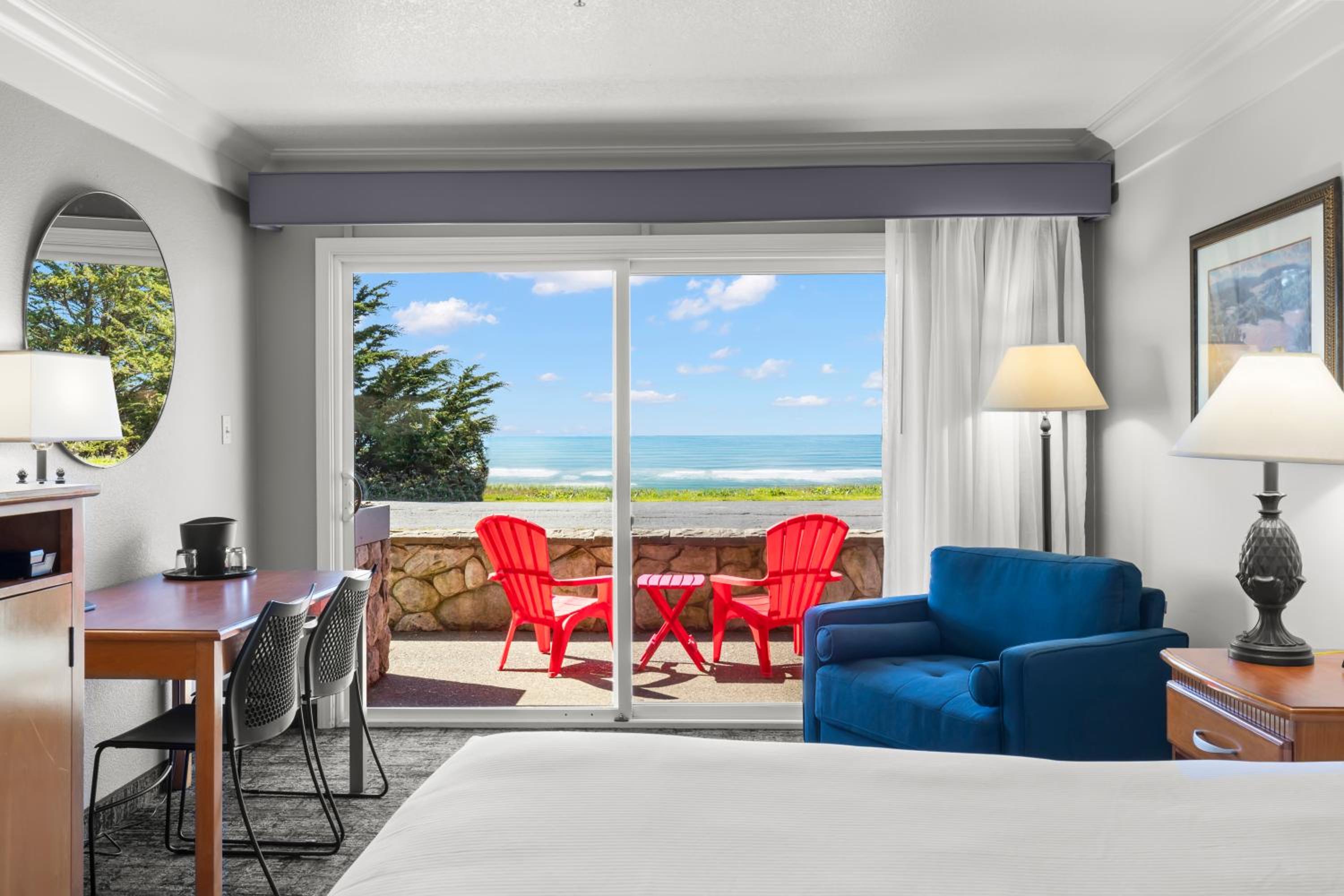 King Bed with Ocean View - (No Pets)