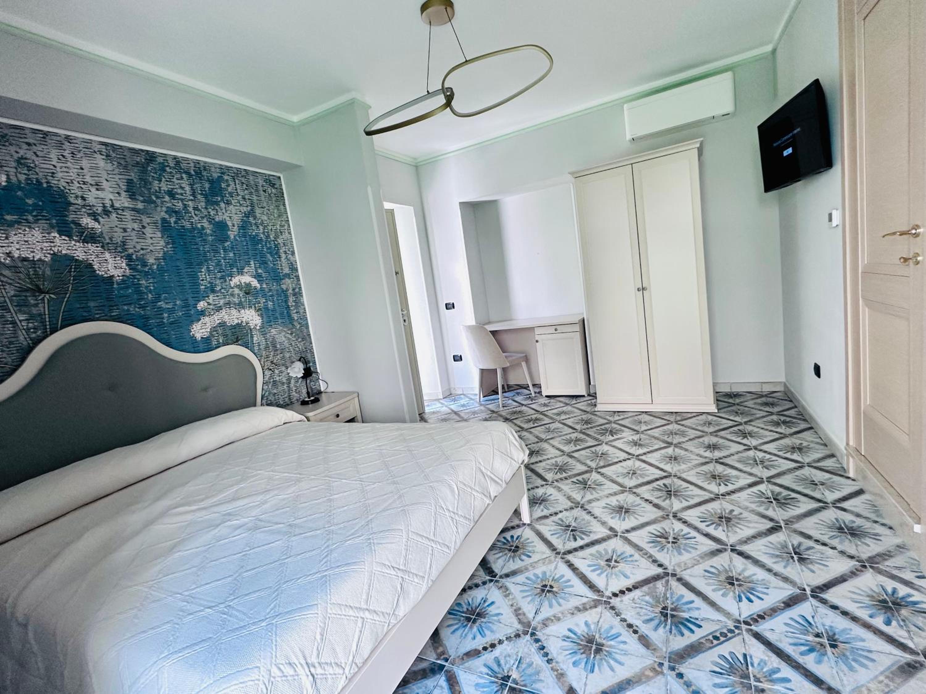 Large Double Room photo 3