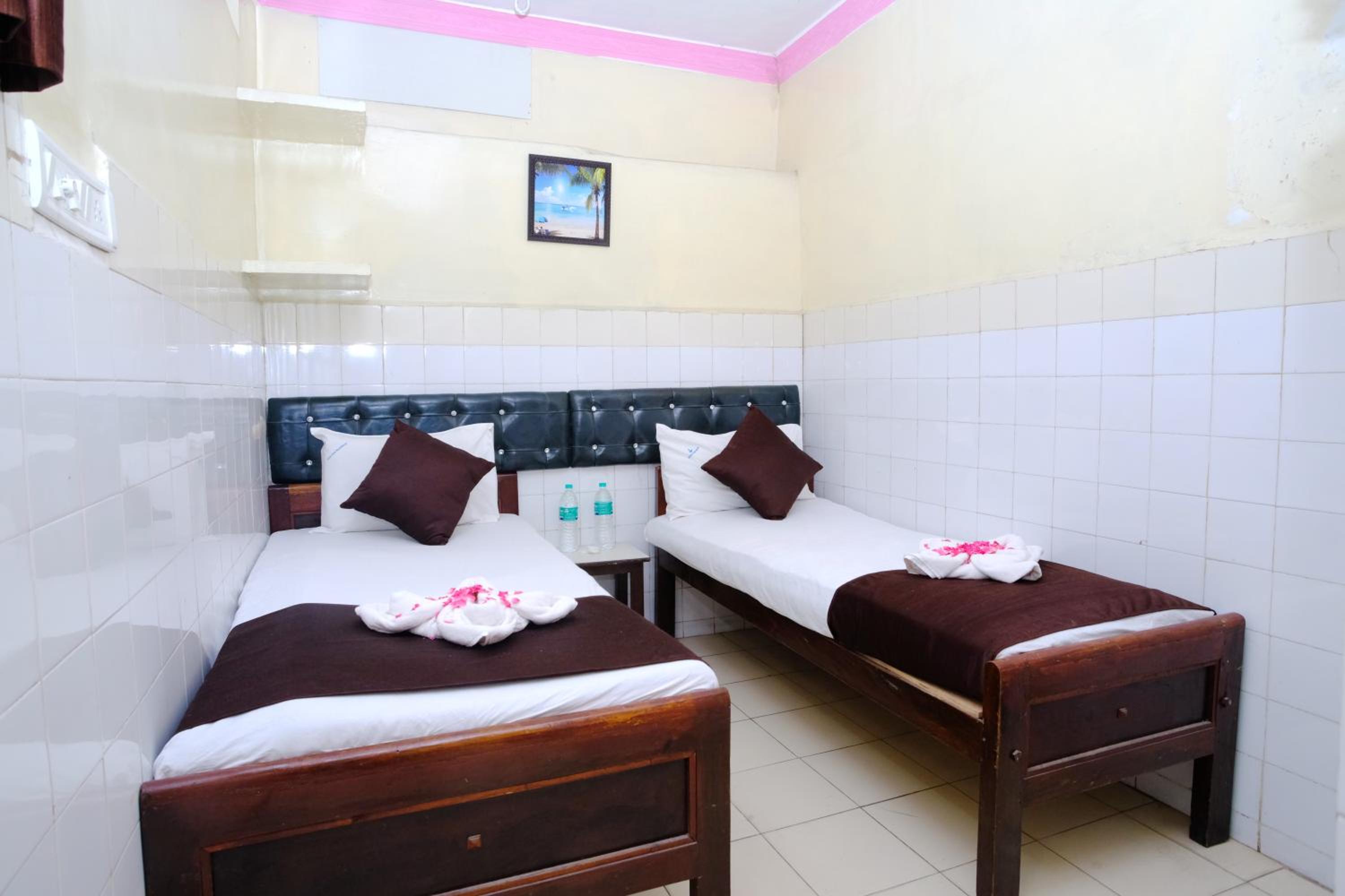 Standard Double Room with Fan - Photo 14
