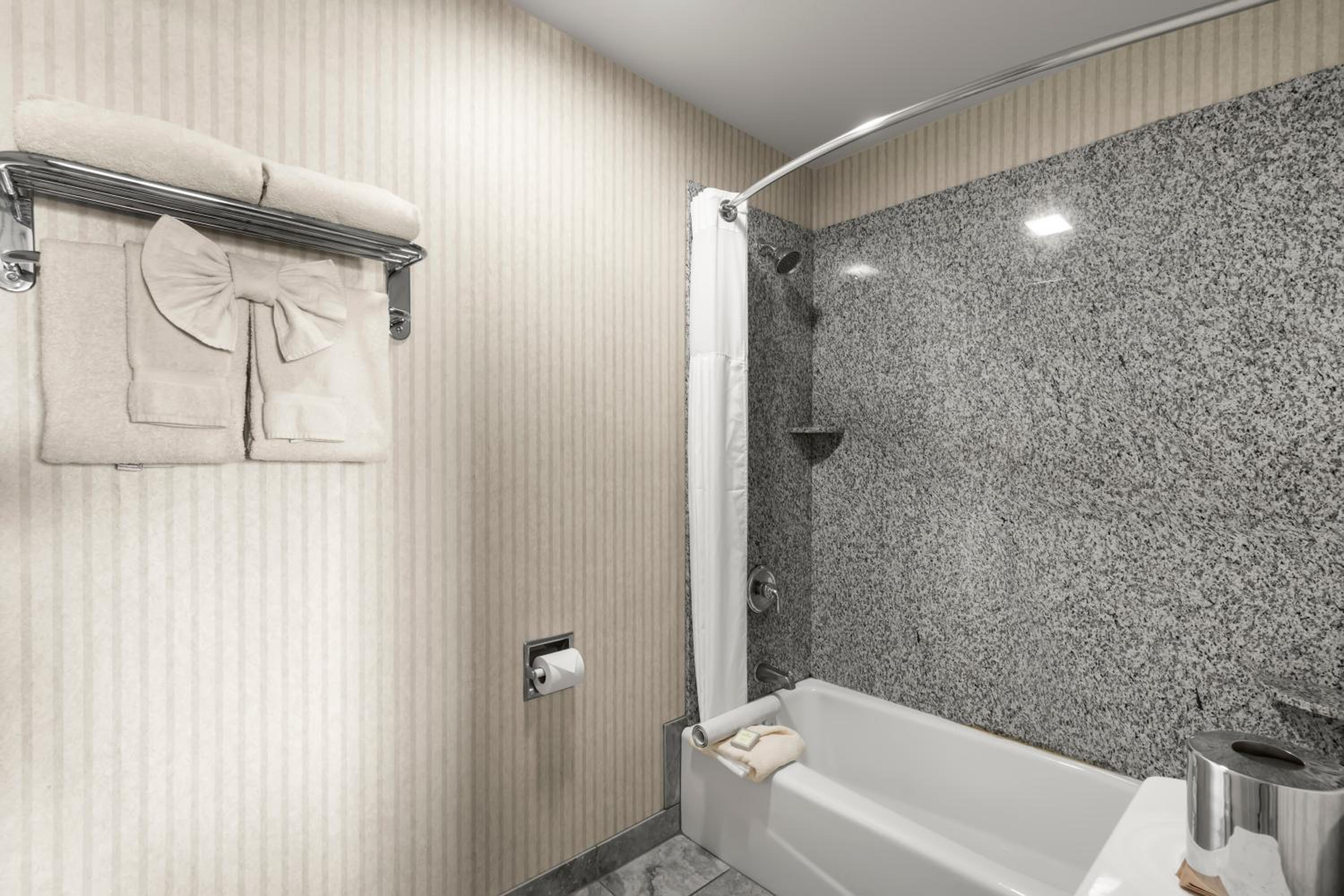 Two Queen Beds with Ocean View - Photo 4
