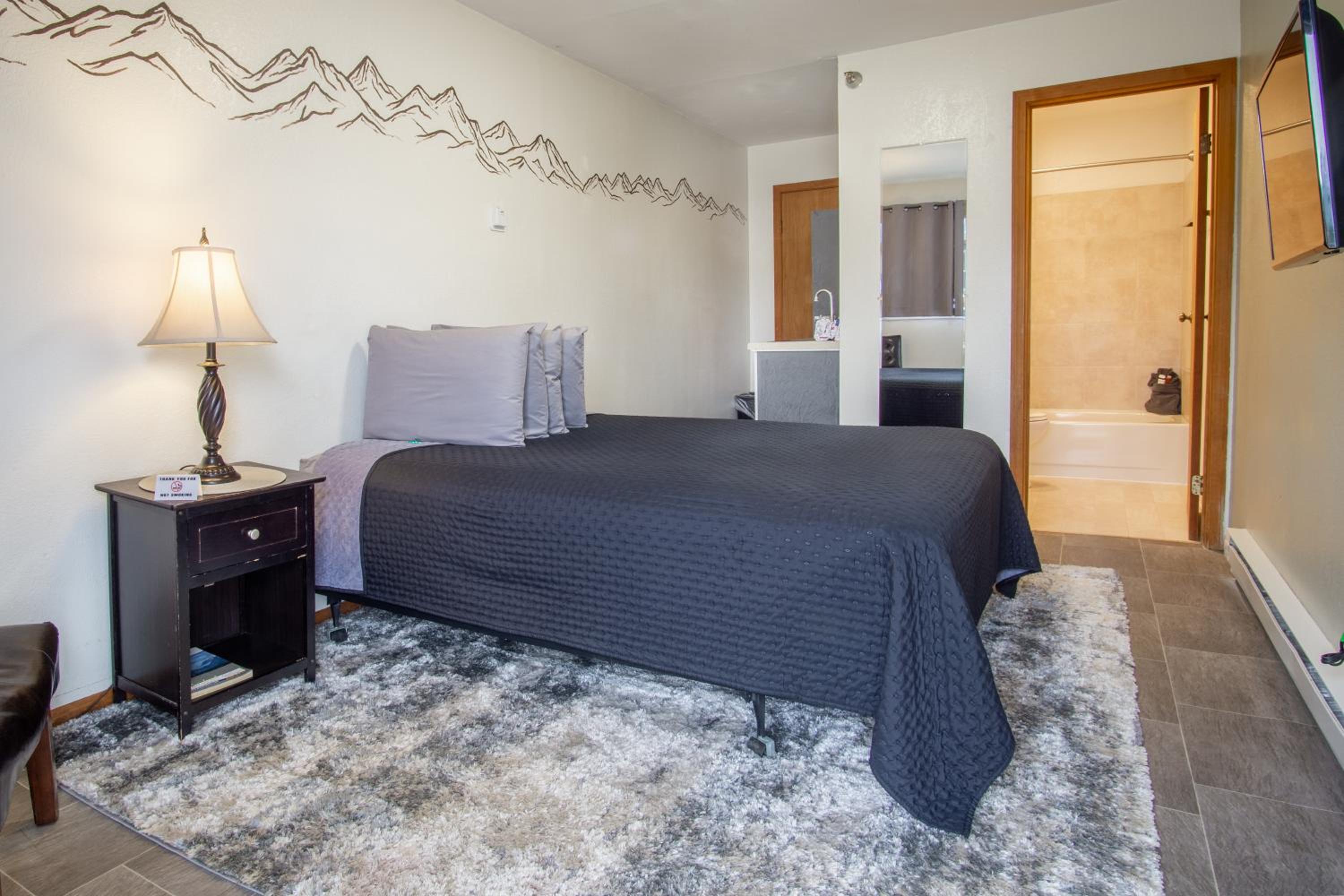 Queen Room photo 1
