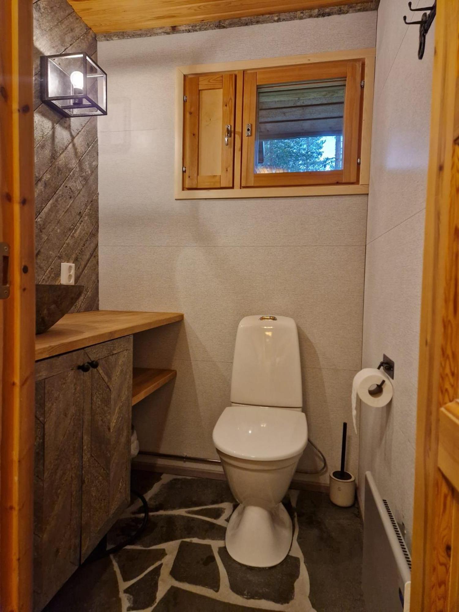 One-Bedroom House - Photo 15