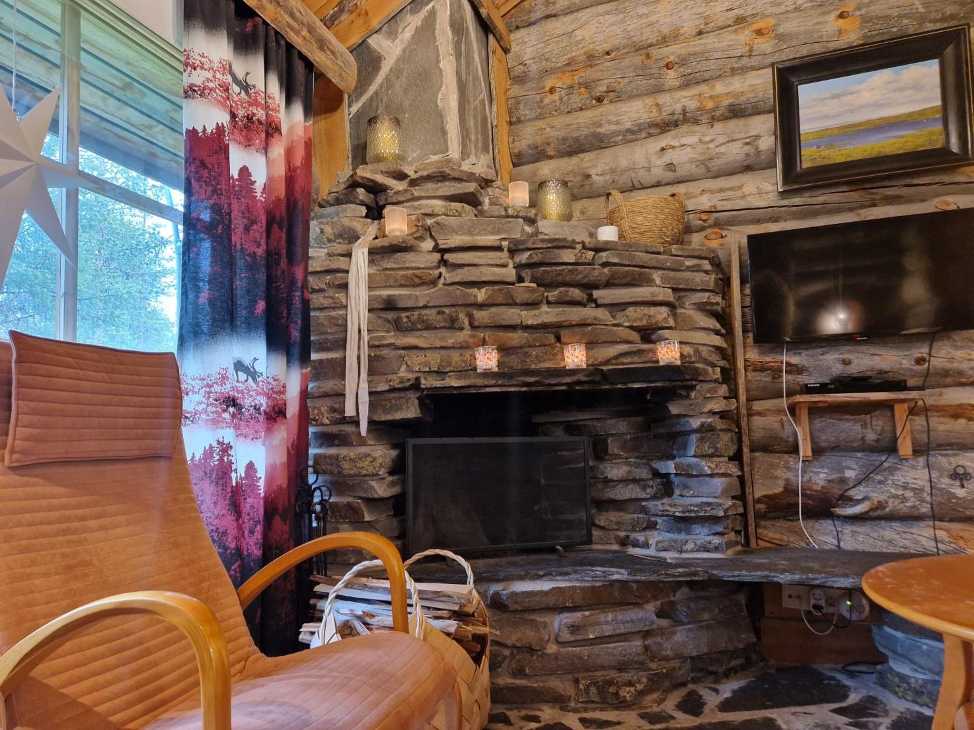 One-Bedroom House - Photo 18